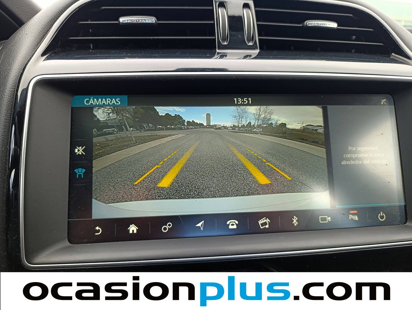 Foto Jaguar XE Jaguar XE 2.0 Diesel R-Sport RWD Auto (180 CV)