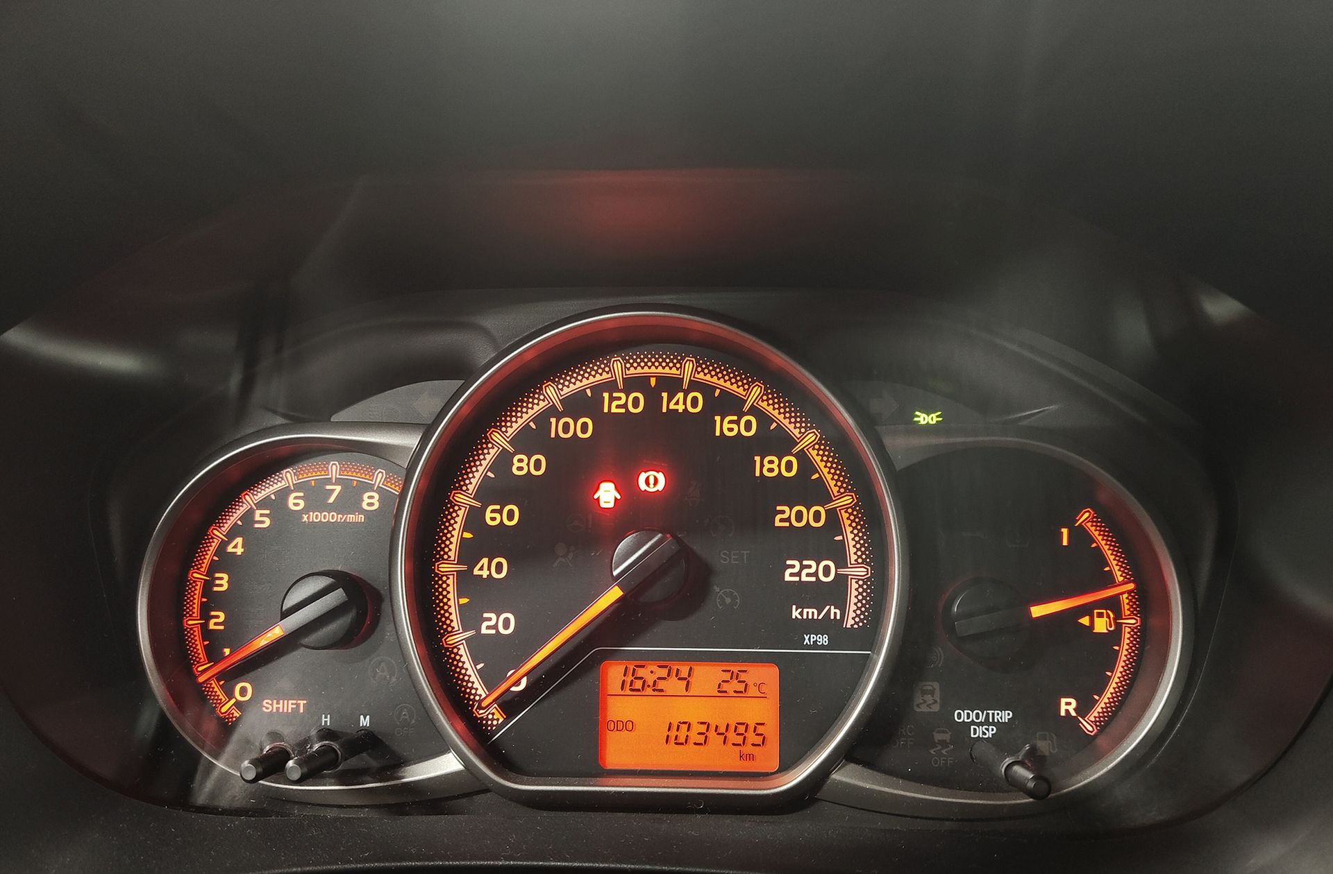 Toyota Yaris 100 Active - foto 18