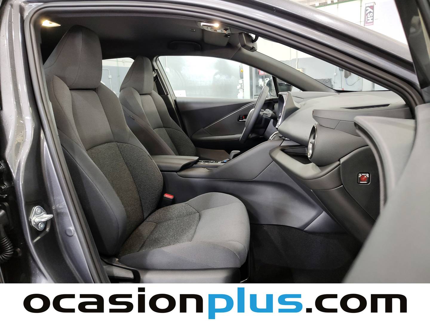 Toyota C-HR Toyota C-HR 140H Business (140 CV) automático