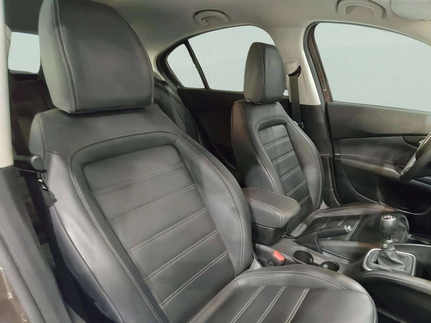 Extras y acabados del Fiat Tipo Fiat Tipo 1.4 T-Jet Lounge (120 CV)