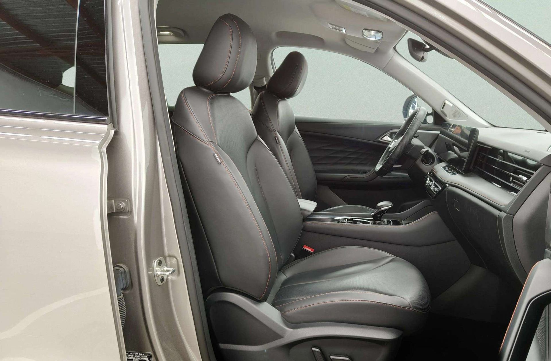 MG HS 1.5T Luxury DCT - foto 28