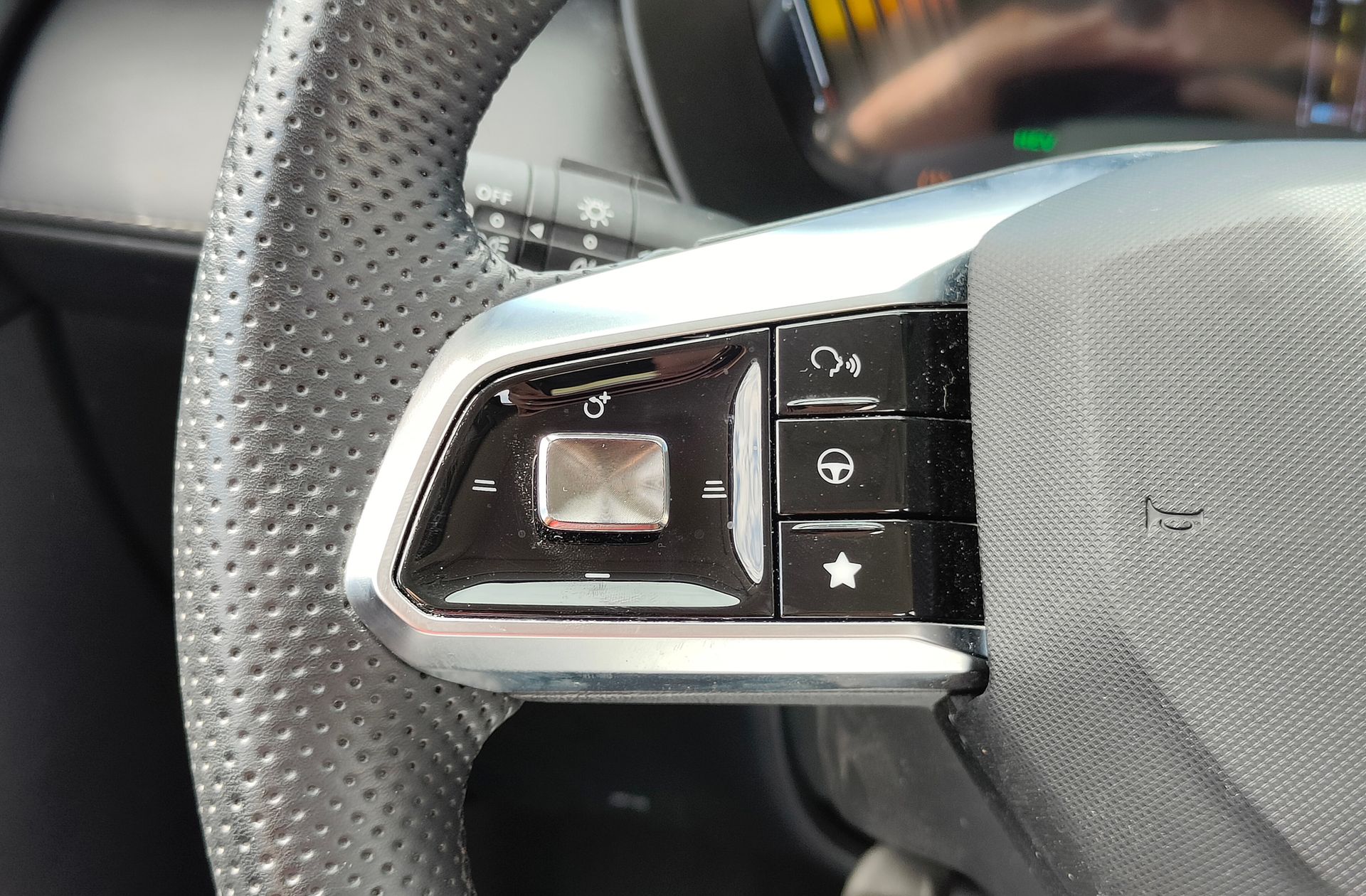 MG ZS 1.5 Hybrid+ Luxury - foto 27