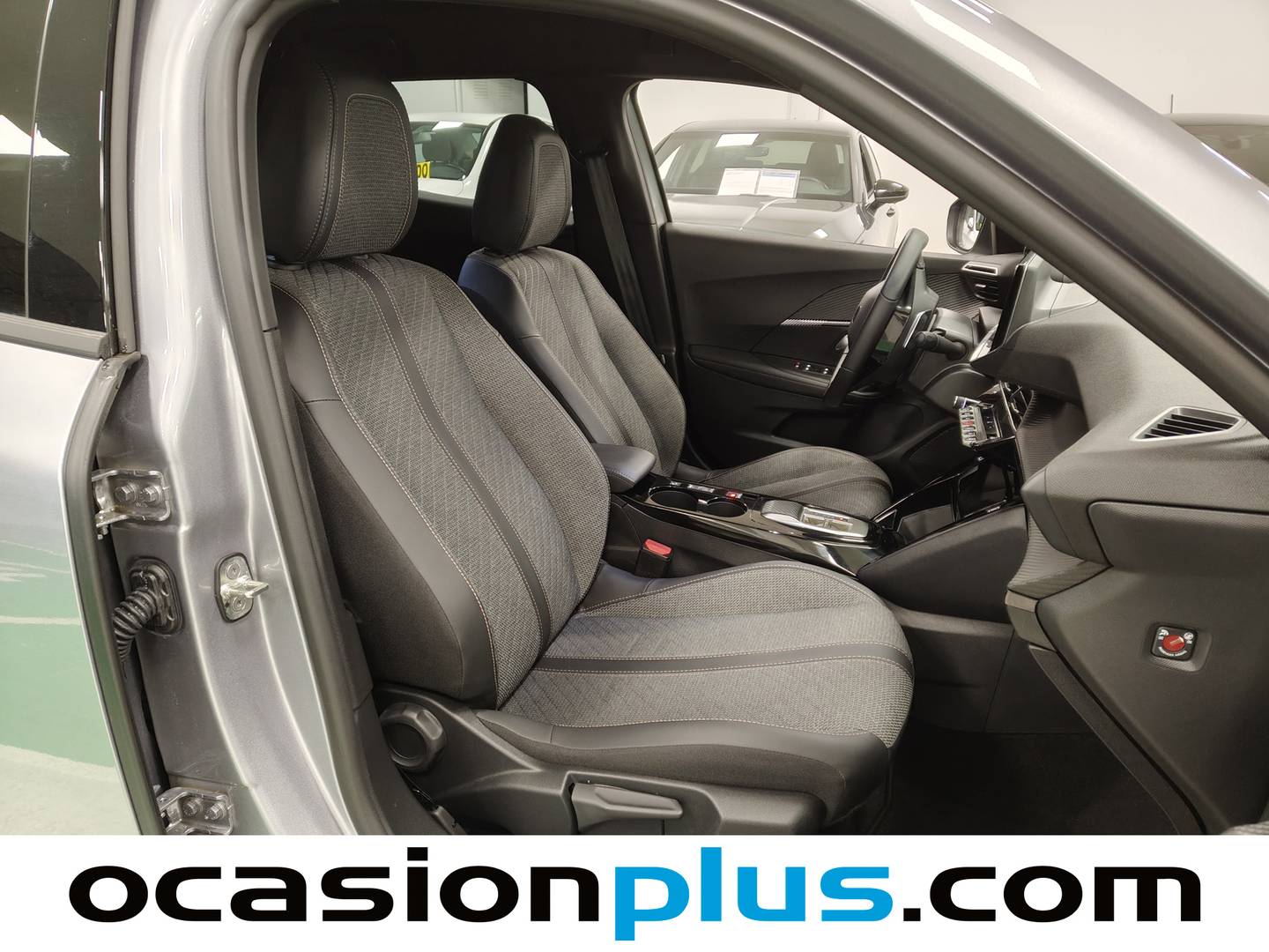 Foto Peugeot 2008 Peugeot 2008 Allure Hybrid eDCS6 (145 CV)