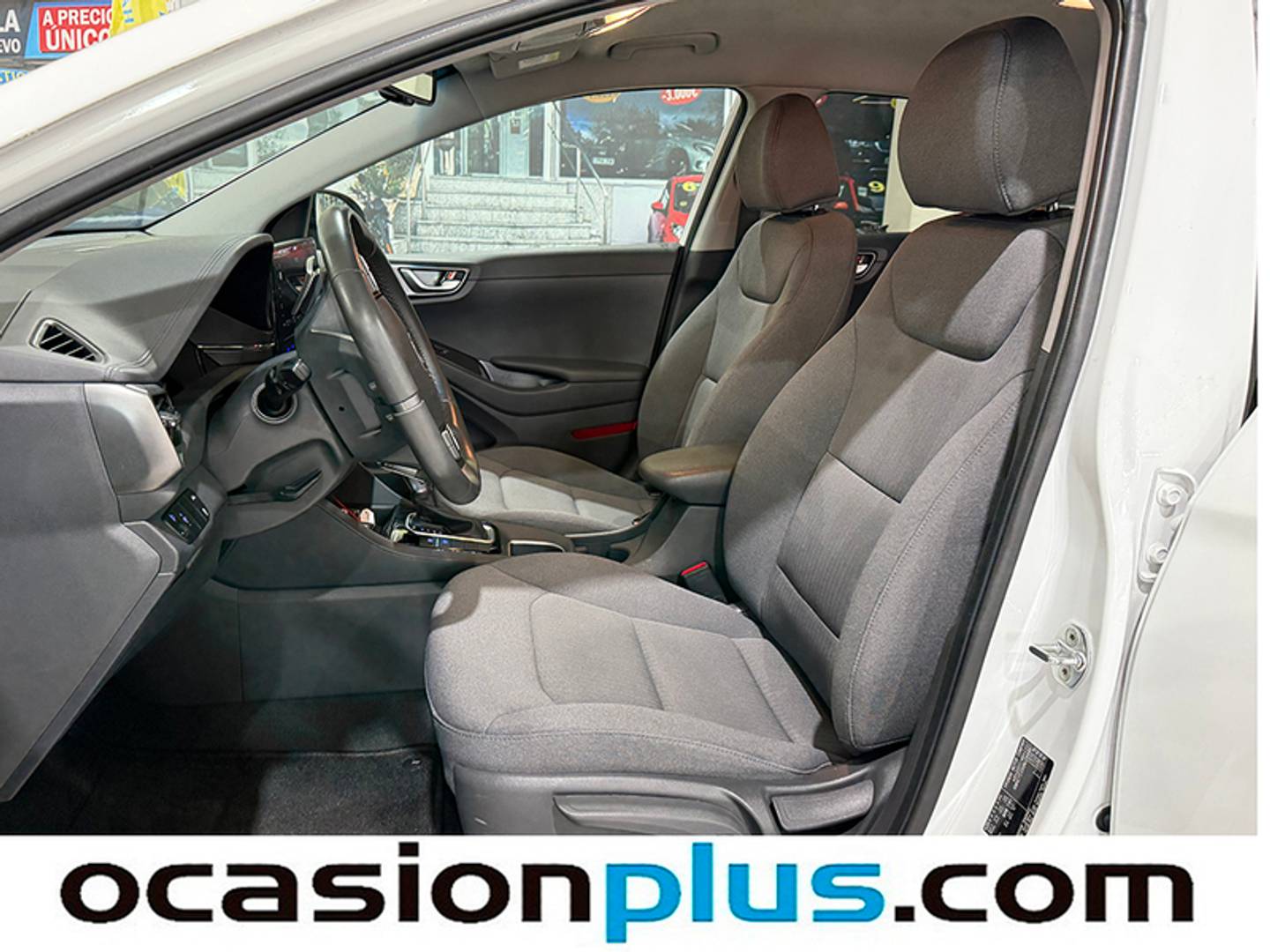 Foto Hyundai IONIQ Hyundai Ioniq 1.6 GDI PHEV Tecno DCT (141 CV)