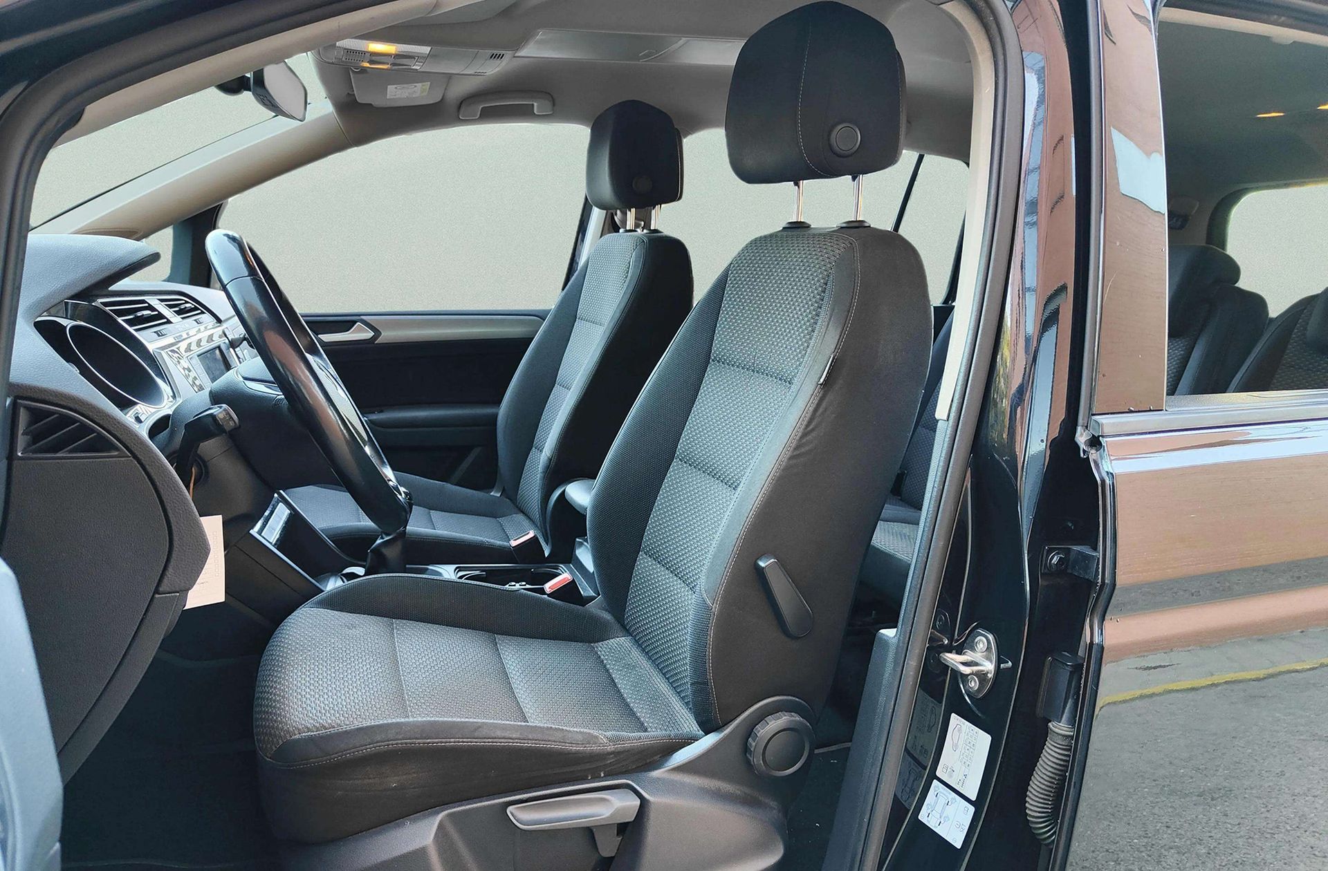 Volkswagen Touran Advance 2.0 TDI - foto 11