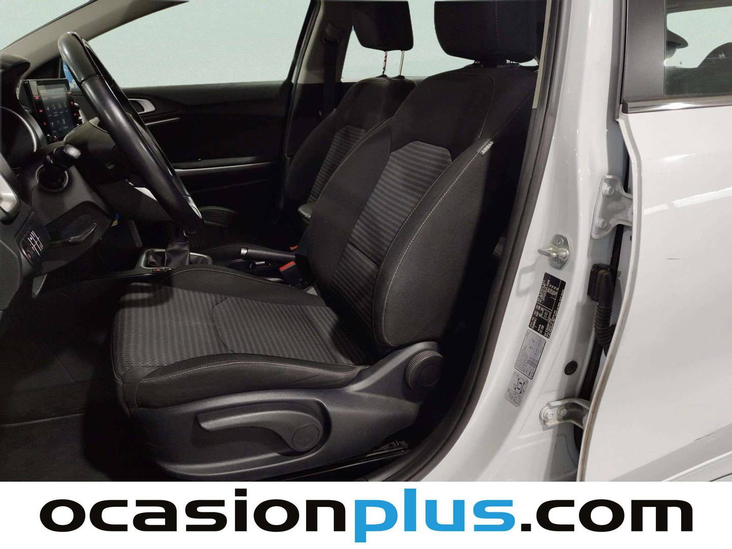 Foto asientos traseros KIA Ceed KIA Ceed 1.6 MHEV iMT Drive (136 CV)
