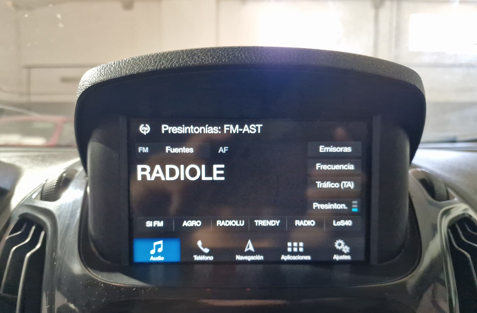 Ford Tourneo Courier 1.0 EcoBoost Titanium - foto 29