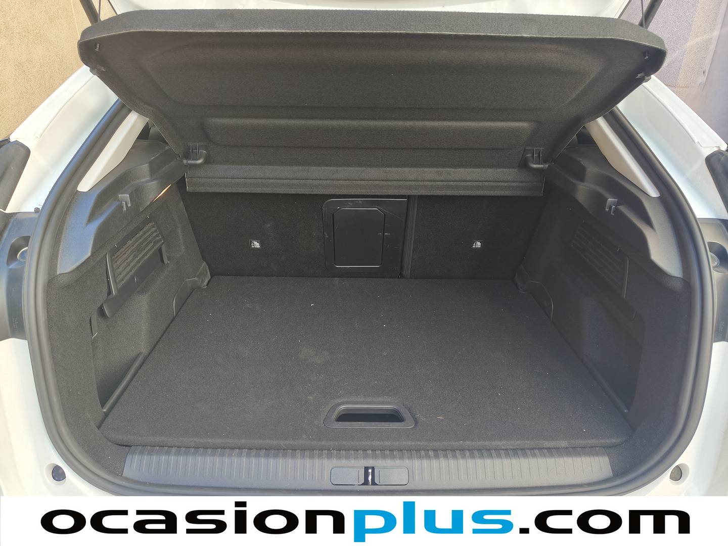 Foto Citroën ë-C4 Citroen ë-C4 eléctrico 50kWh Shine (136 CV)