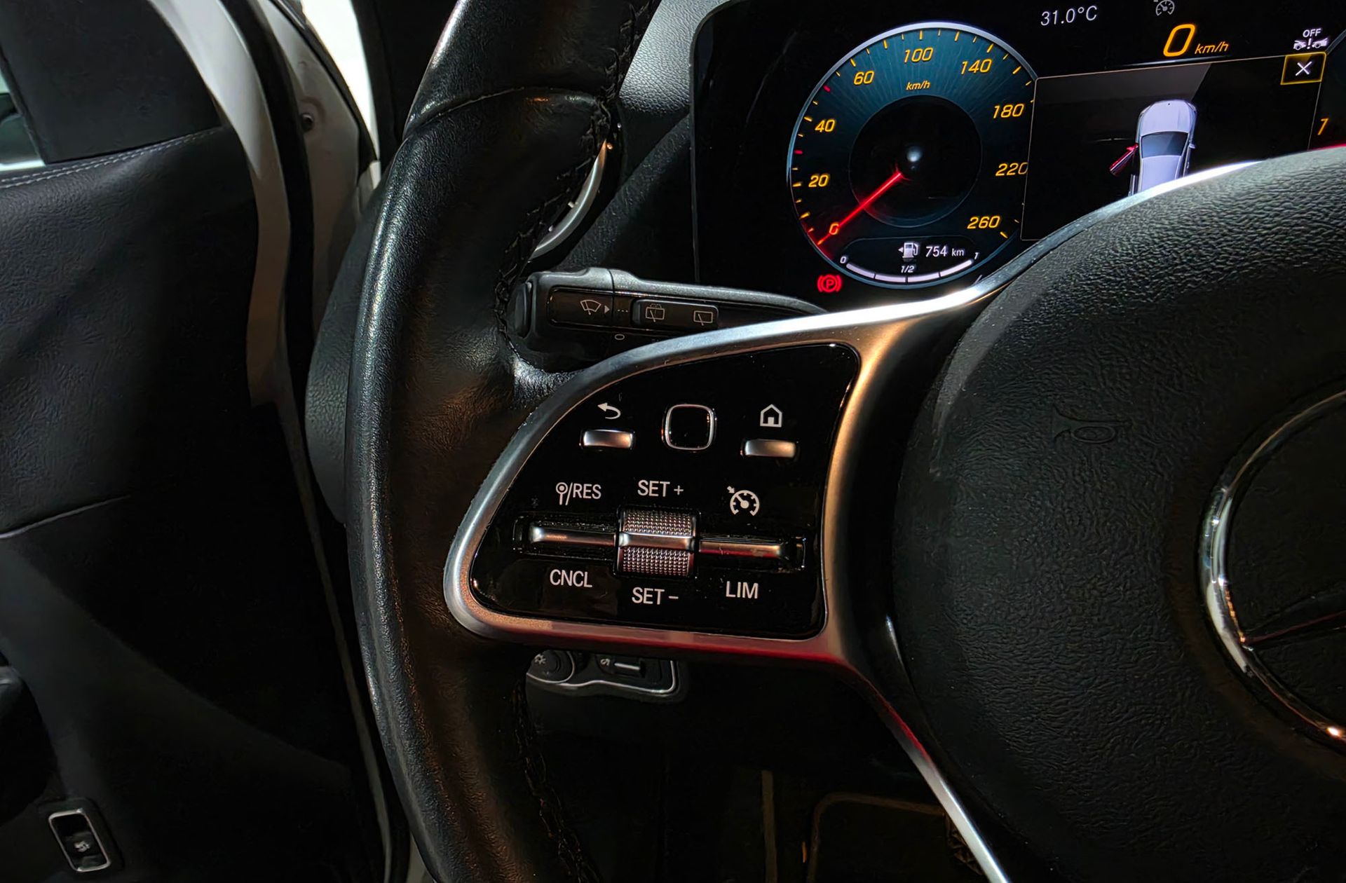 Mercedes-Benz GLA 200 D - foto 33