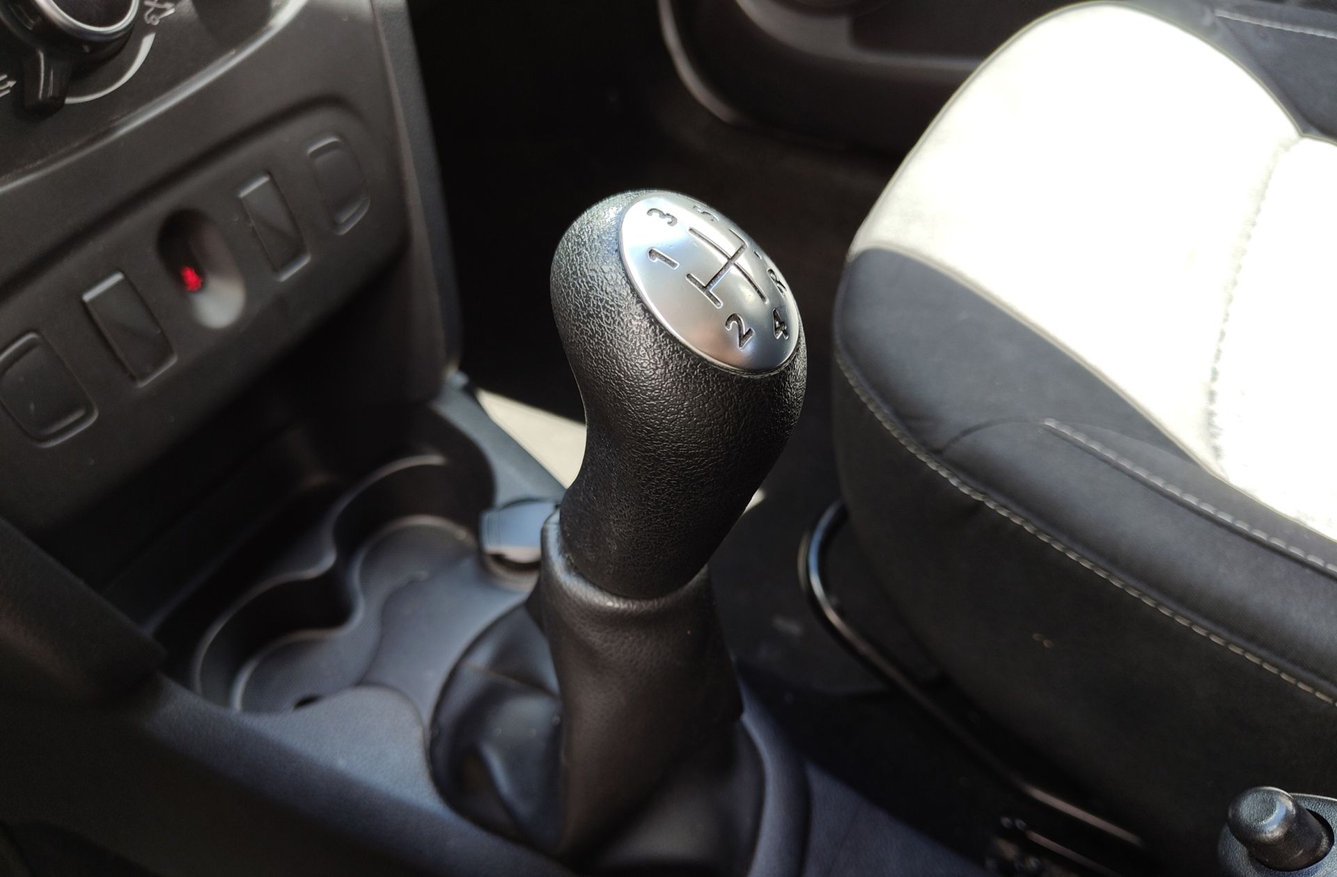 Dacia Sandero Laureate dCi - foto 5