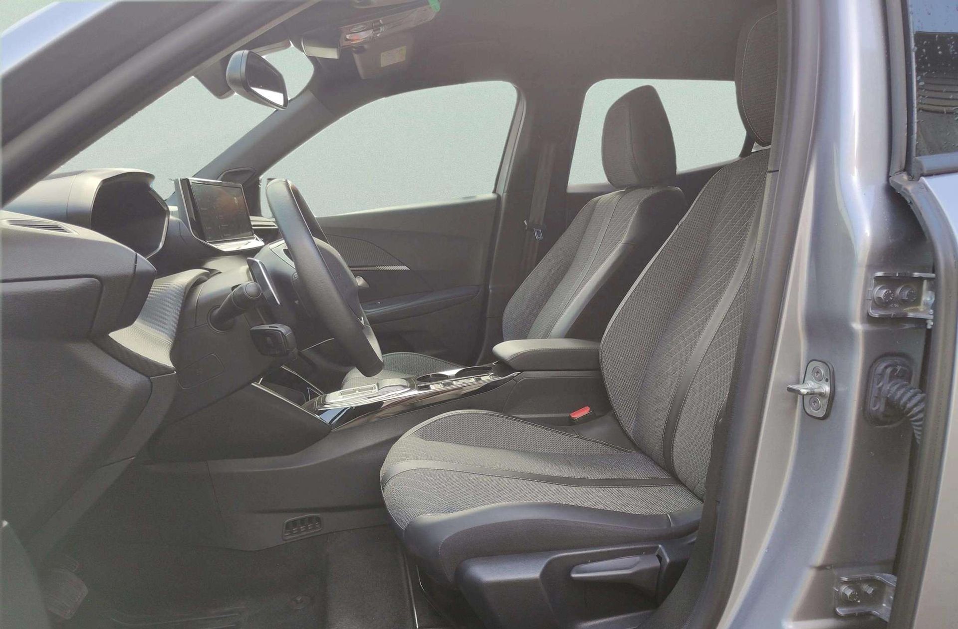 Peugeot 2008 Allure Hybrid eDCS6 - foto 13
