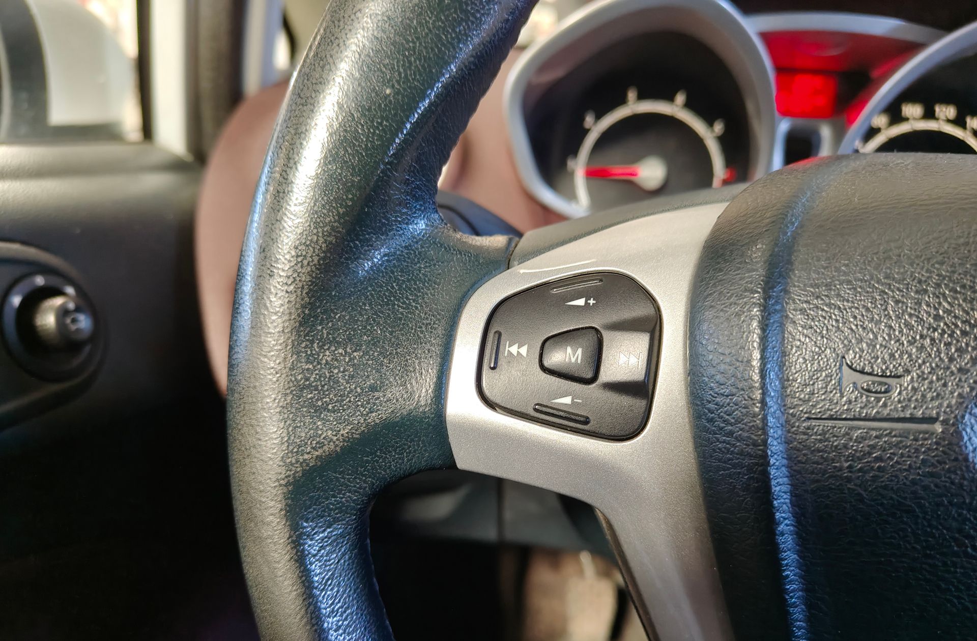 Ford Fiesta 1.4 Titanium - foto 20