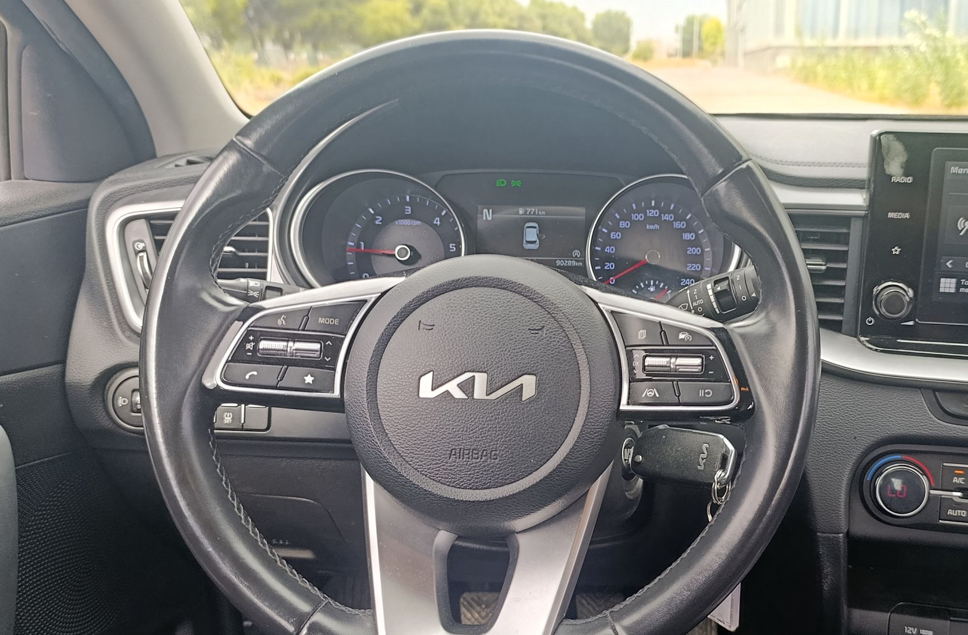 Kia Ceed 1.6 MHEV iMT Drive - foto 27