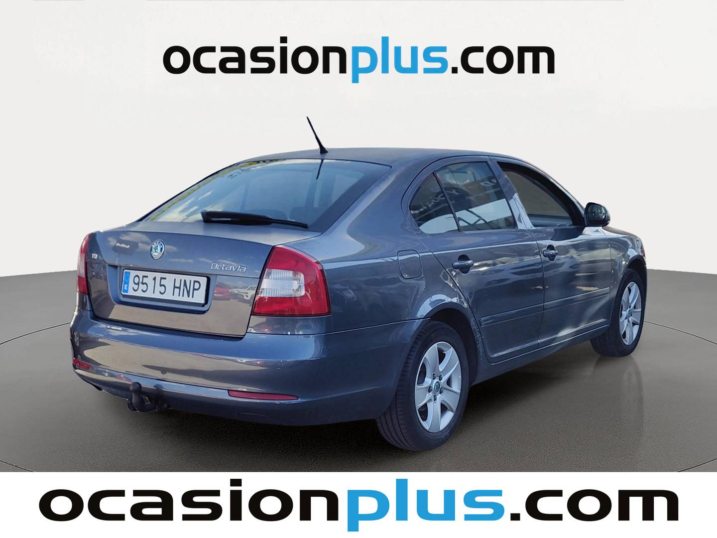 Foto trasera Skoda Octavia Skoda Octavia 1.6 TDI Active Plus (105 CV) derecha