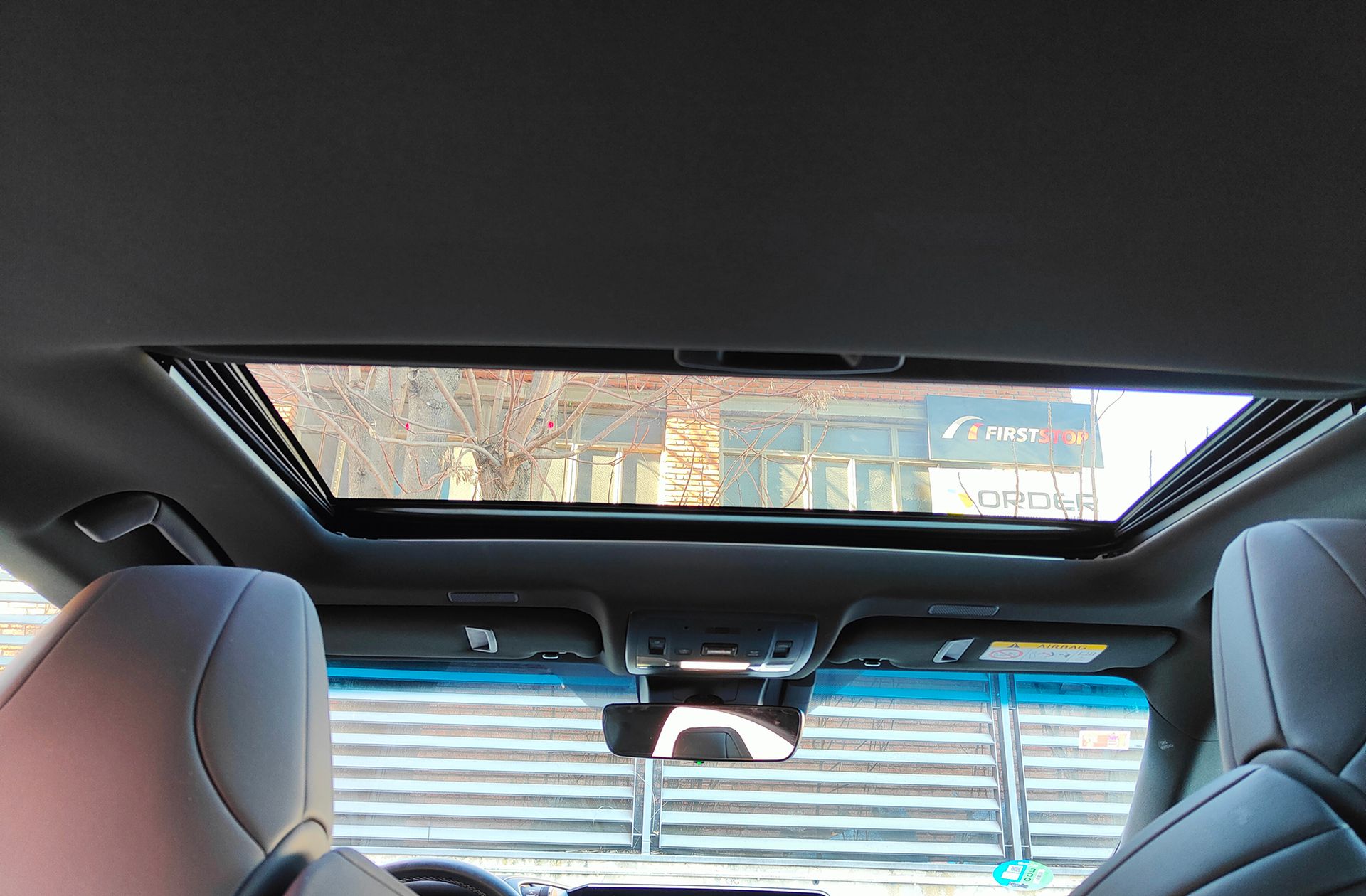 Lexus ES 300h F Sport - foto 6