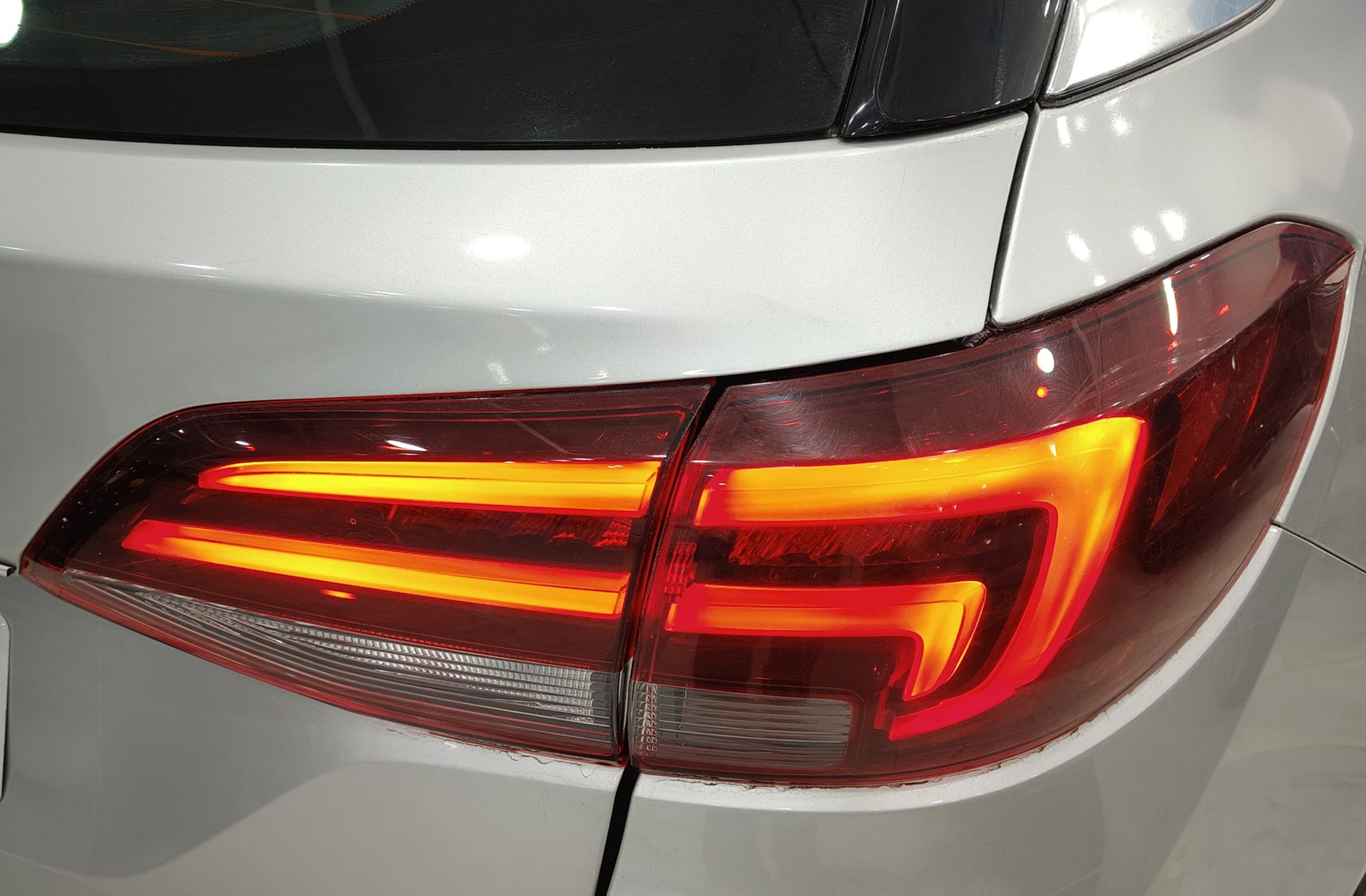 Opel Astra Sports Tourer 1.2 Turbo SHR Elegance - foto 16