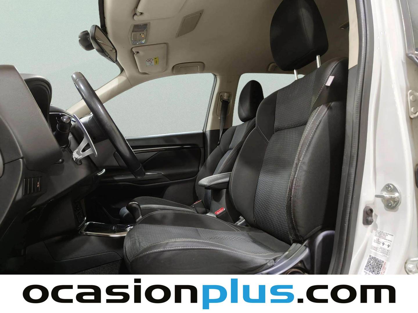 Foto asientos delanteros Mitsubishi Outlander Mitsubishi Outlander 200 MPI Motion 2WD CVT (150 CV) 7 Plazas