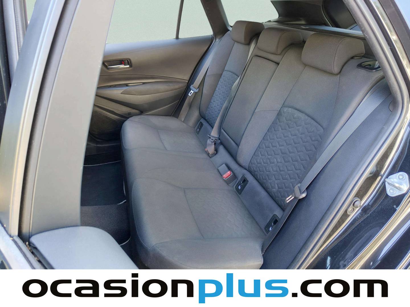 Foto asientos traseros Toyota Corolla Toyota Corolla Touring Sports 125H Active Tech E-CVT (122 CV)
