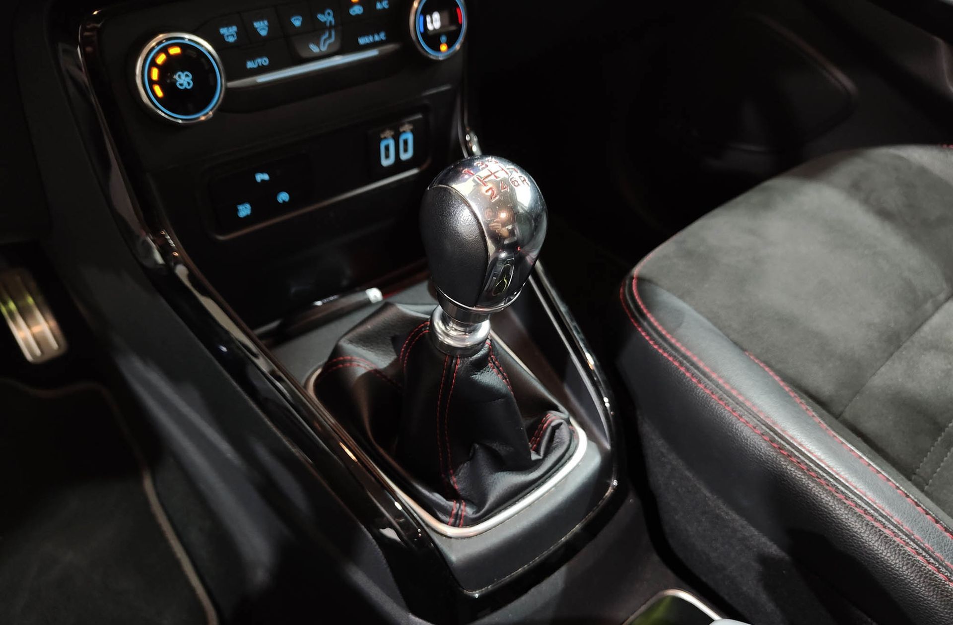 Ford EcoSport 1.0T EcoBoost ST Line - foto 6