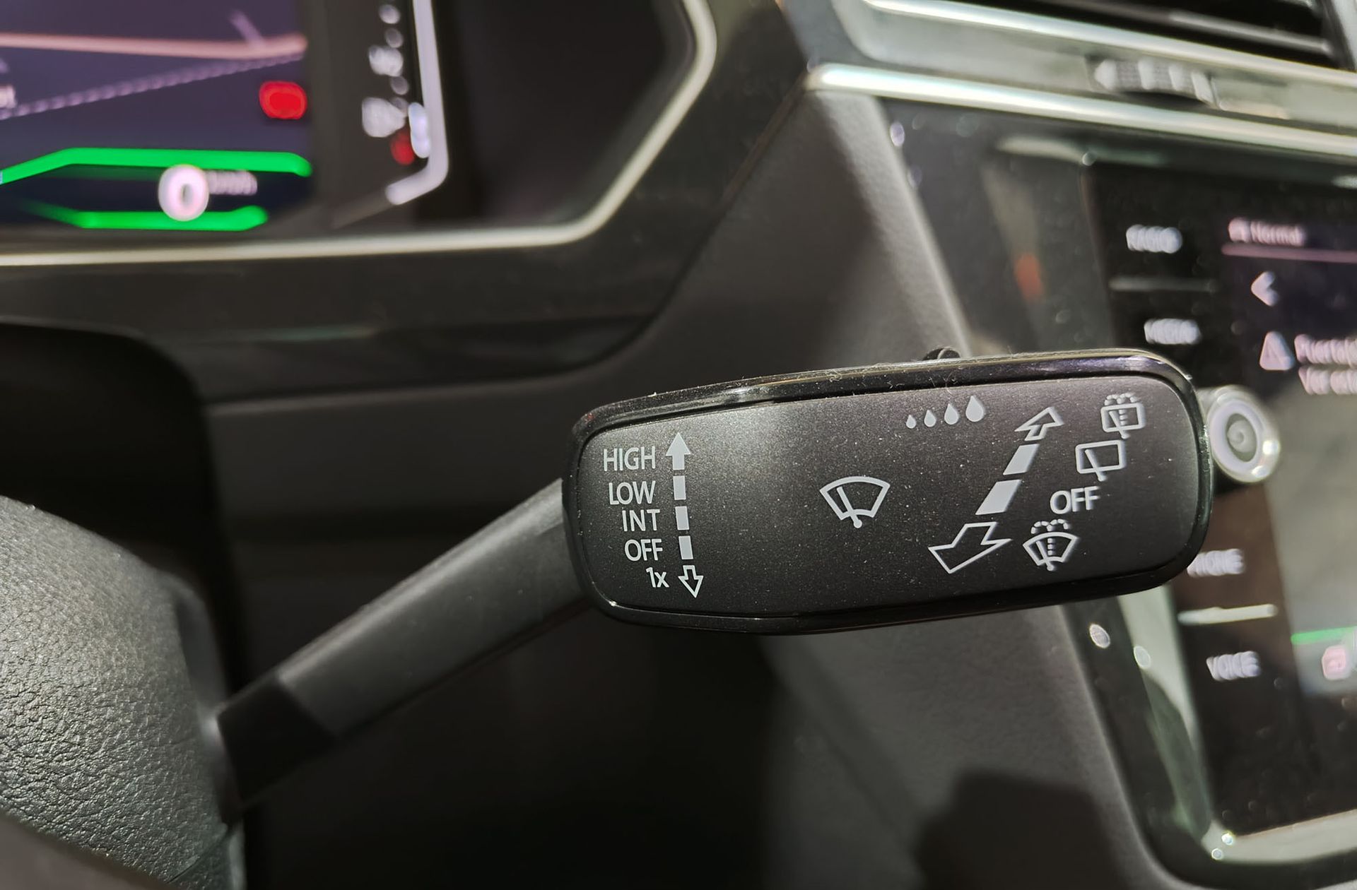 Volkswagen Tiguan R-Line 2.0 TDI DSG - foto 32