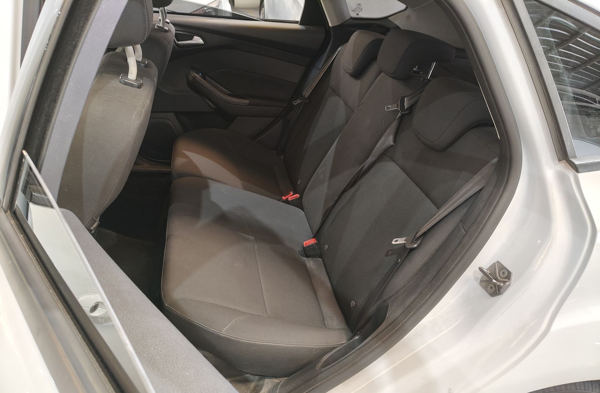 Ford Focus 1.0 EcoBoost Business - foto 13