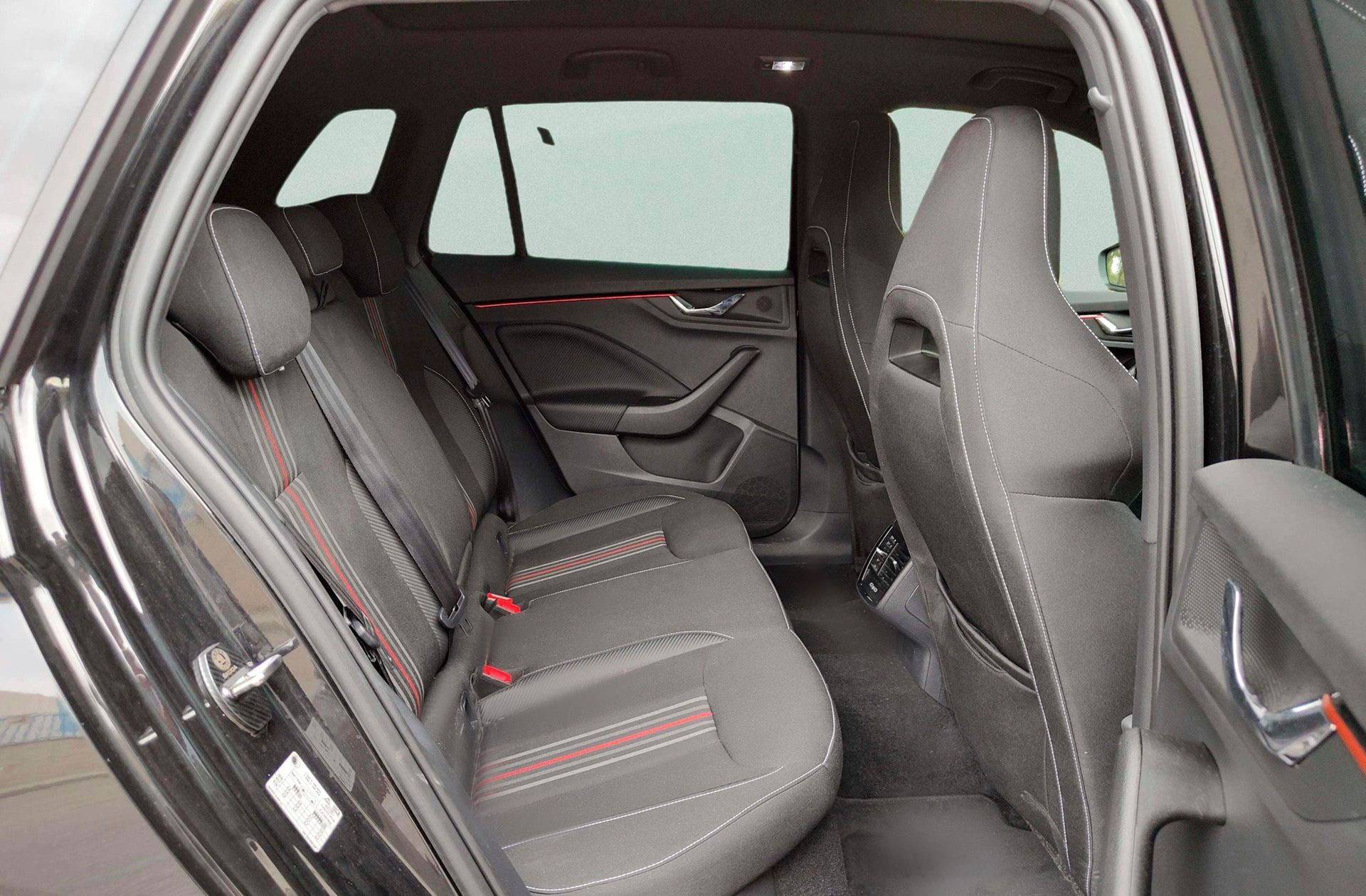 Škoda Kamiq 1.5 TSI Montecarlo DSG - foto 21