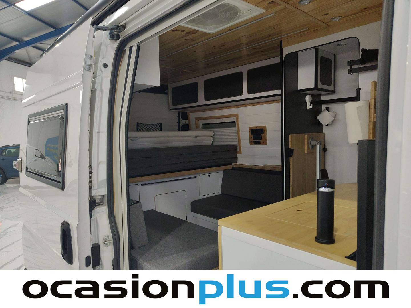 Foto asientos traseros Peugeot Boxer Peugeot Boxer Furgon BlueHDi 140 S&S 335 L2H2  (140 CV) 3 Plazas