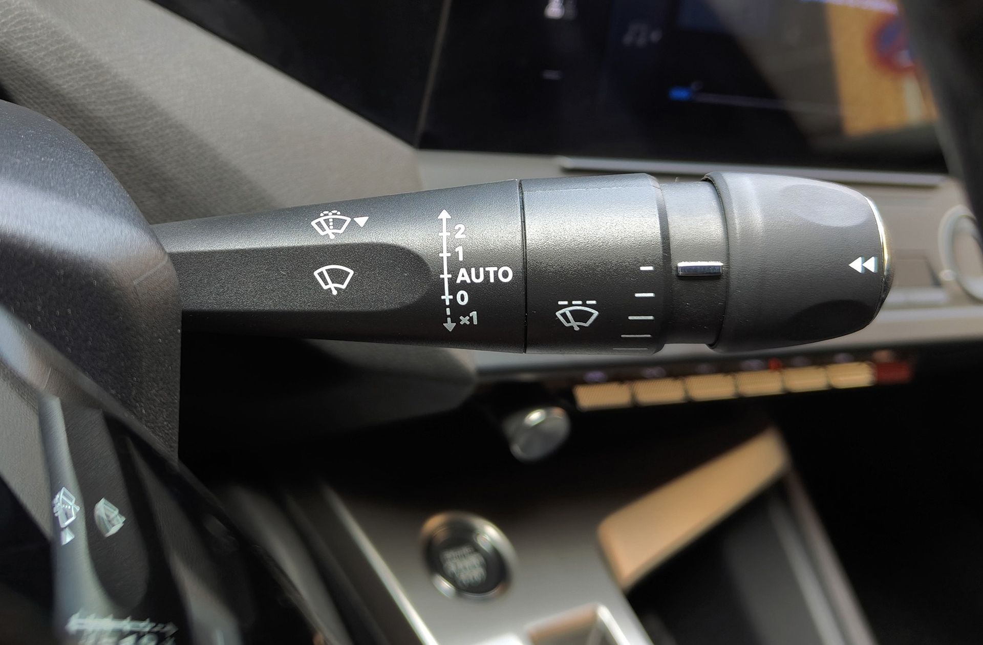 Peugeot 408 Allure Hybrid 145 eDCS6 - foto 33
