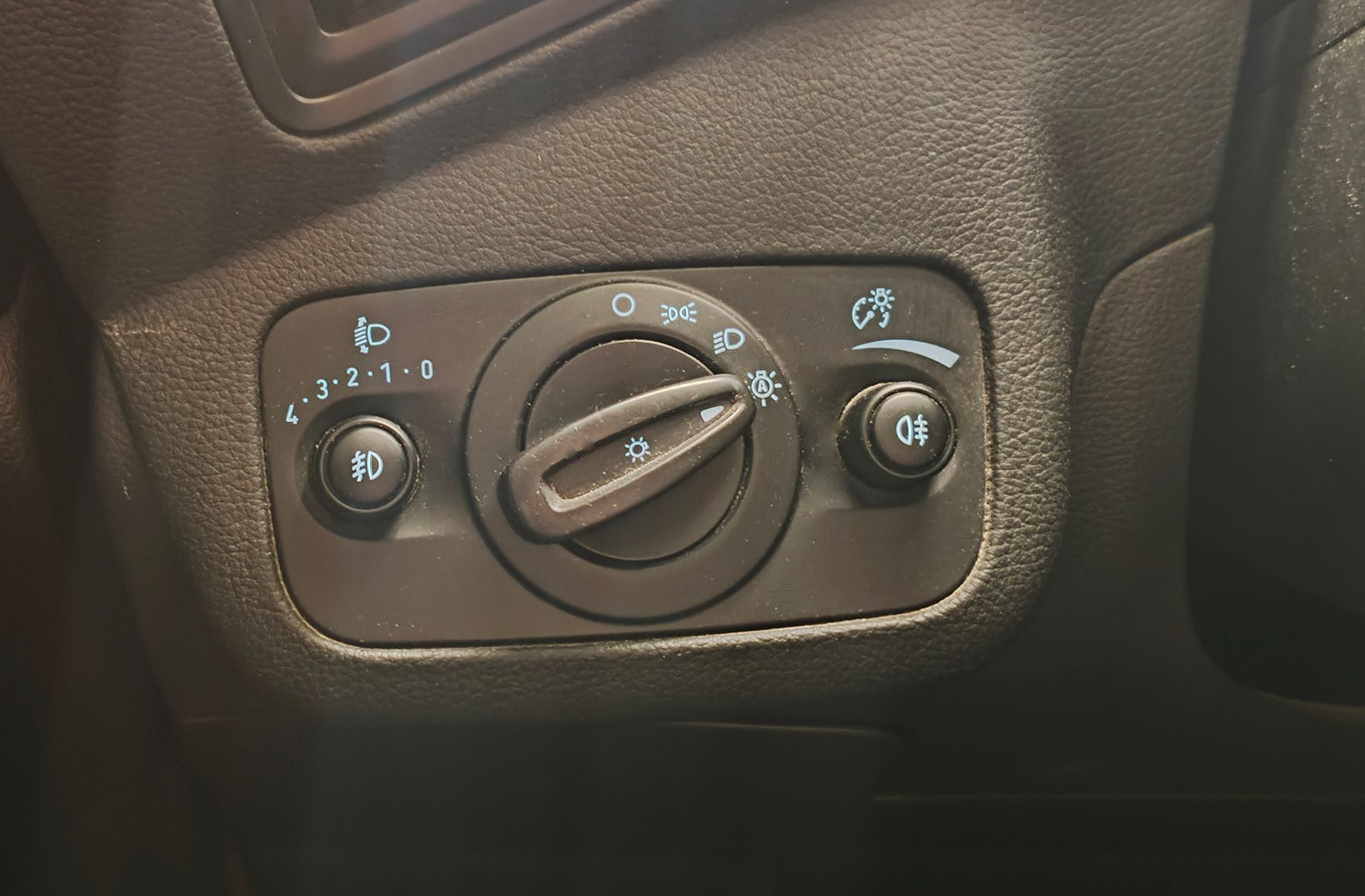 Ford C-Max 1.0 EcoBoost Trend+ - foto 25
