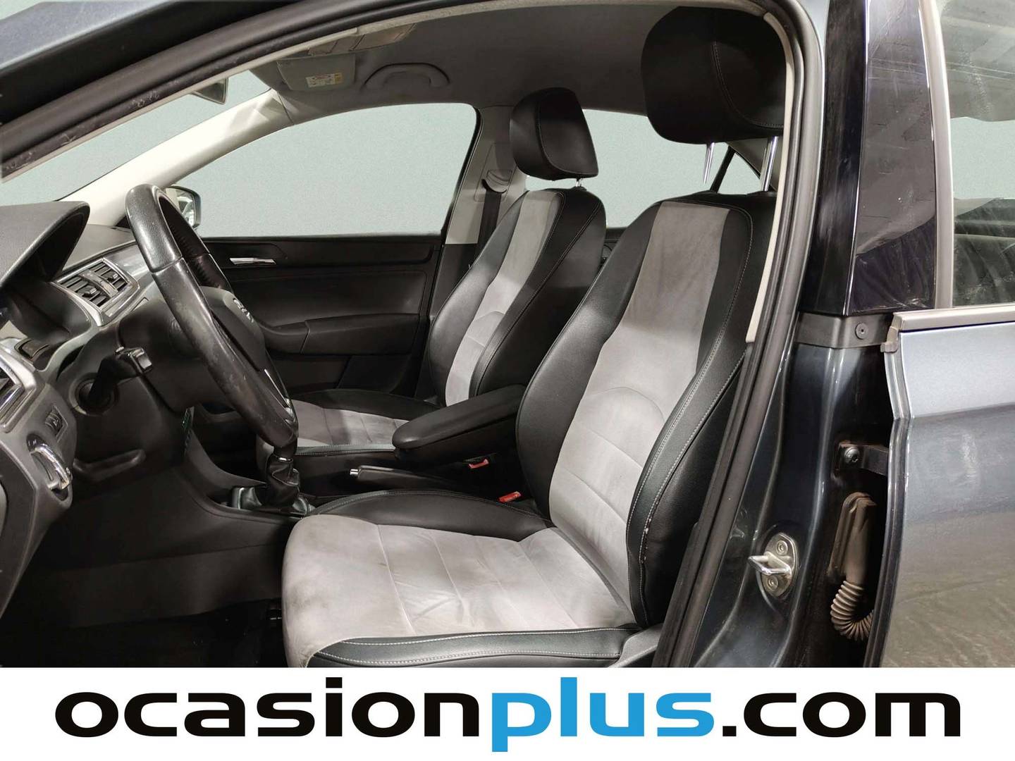 Foto asientos delanteros Seat Toledo Seat Toledo 1.6 TDI S&S I-Tech (105 CV)