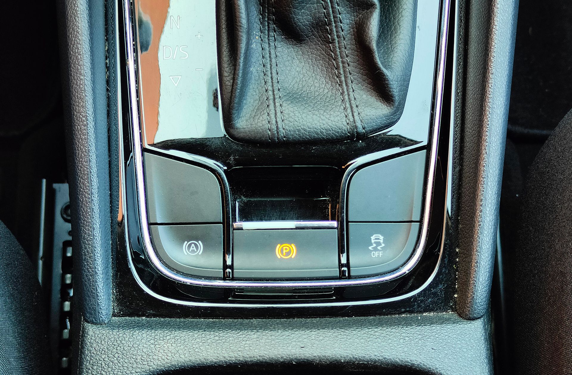 Škoda Karoq 1.5 TSI ACT Ambition DSG - foto 34