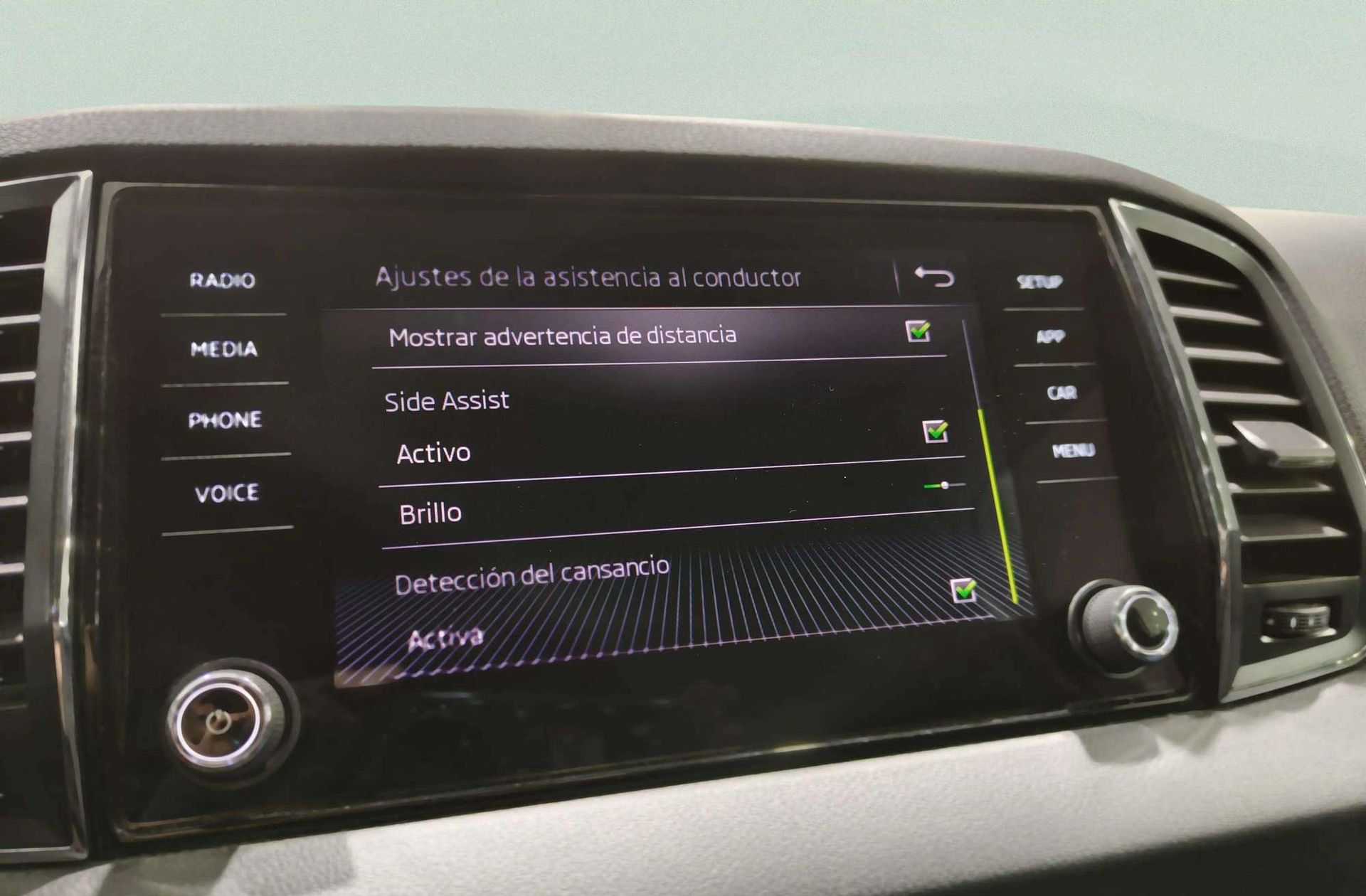 Škoda Karoq 1.6 TDI Ambition - foto 13