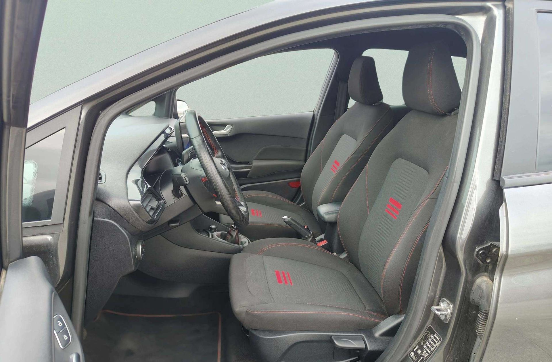 Ford Fiesta 1.0 EcoBoost MHEV ST-Line - foto 11