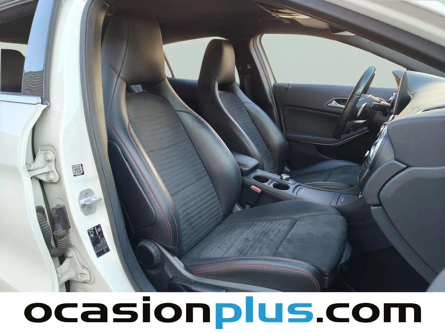 Foto Mercedes GLA Mercedes-Benz GLA 200 d AMG Line (136 CV)