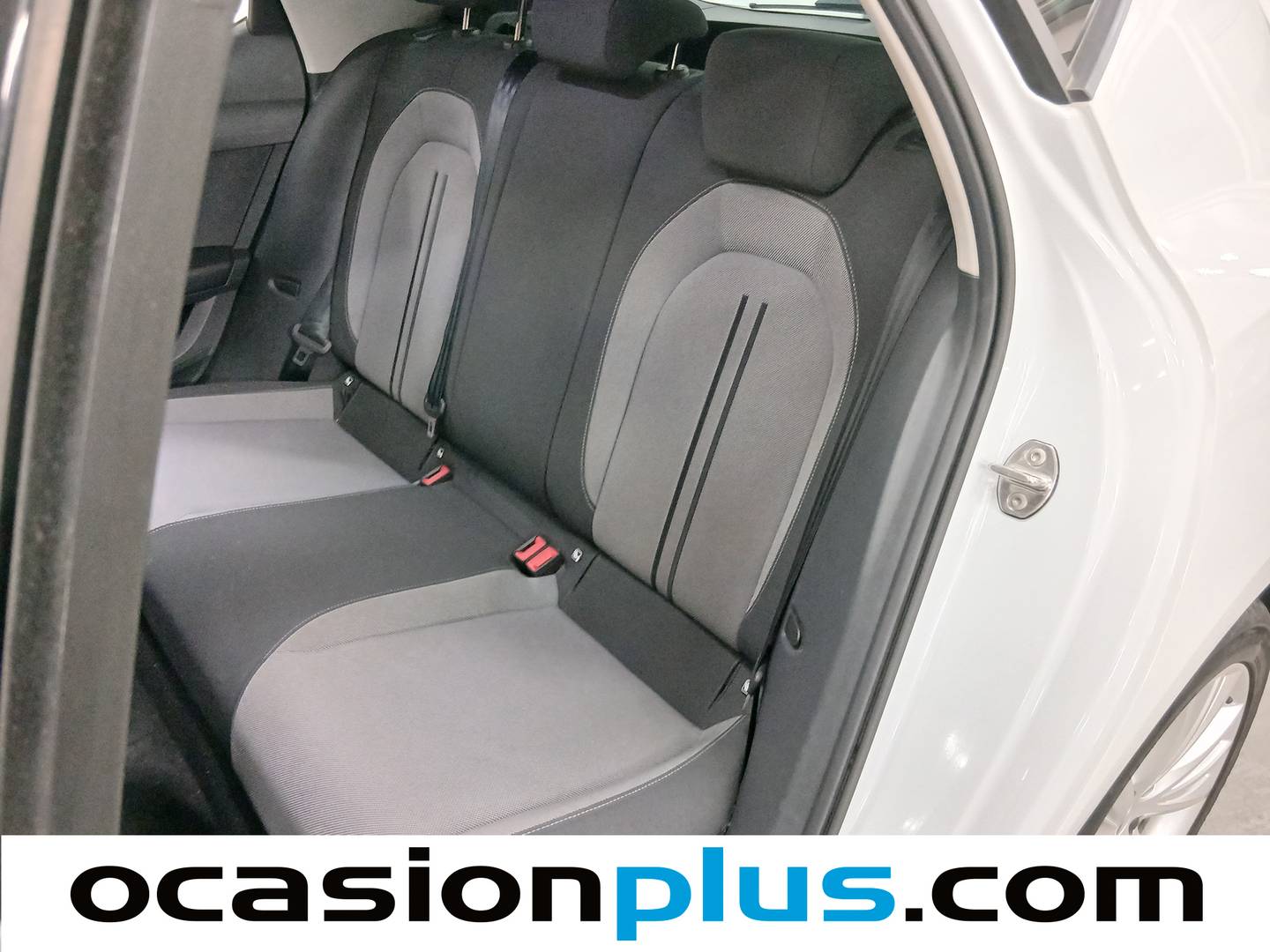 Foto asientos traseros Seat León Seat León 1.5 eTSI S&S Style Special Edition Vision DSG (150 CV)