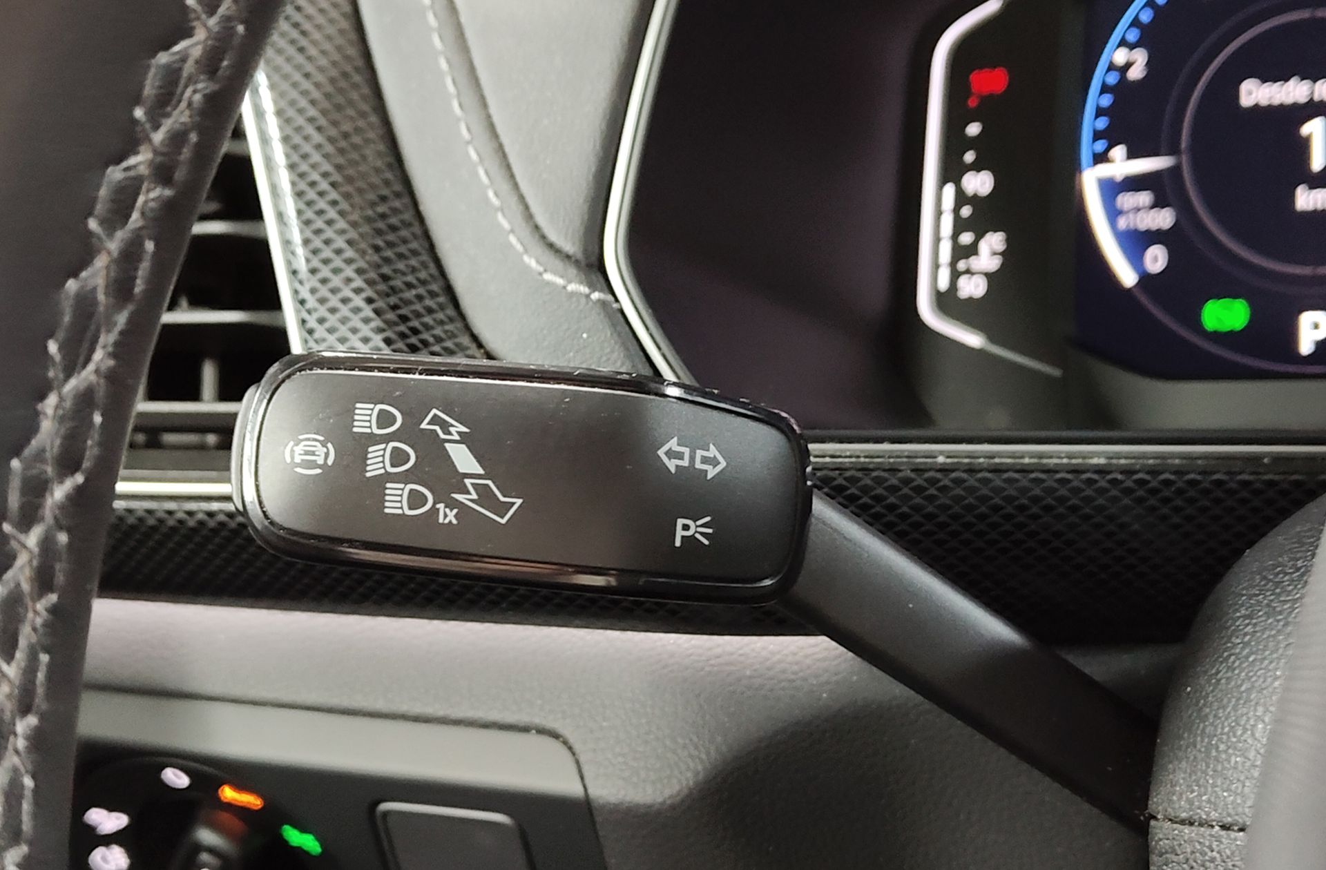 Volkswagen T-Cross R-Line 1.0 TSI DSG - foto 31