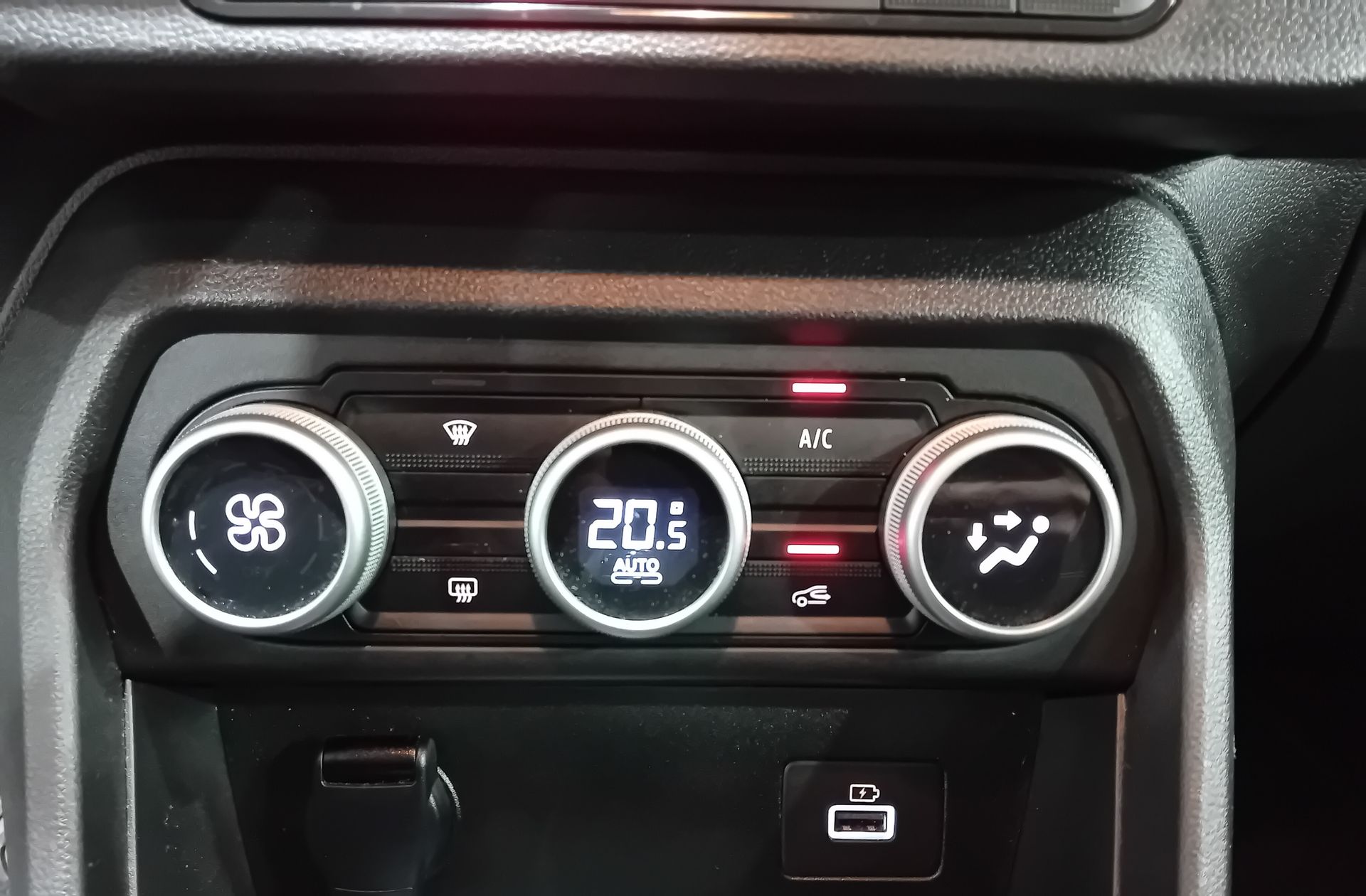 Dacia Sandero Expression TCe CVT - foto 29