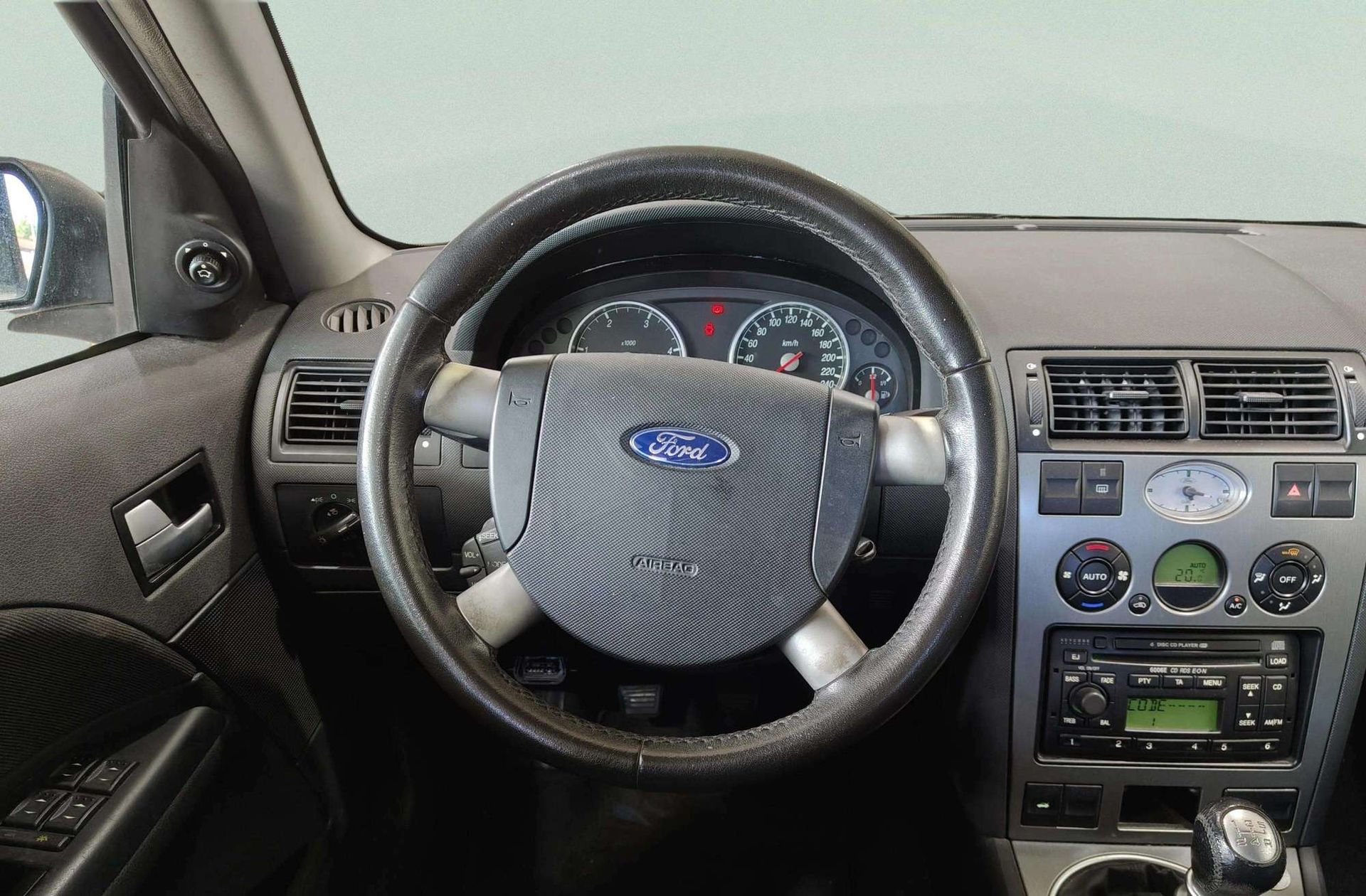 Ford Mondeo 2.0 TDCi Trend - foto 17