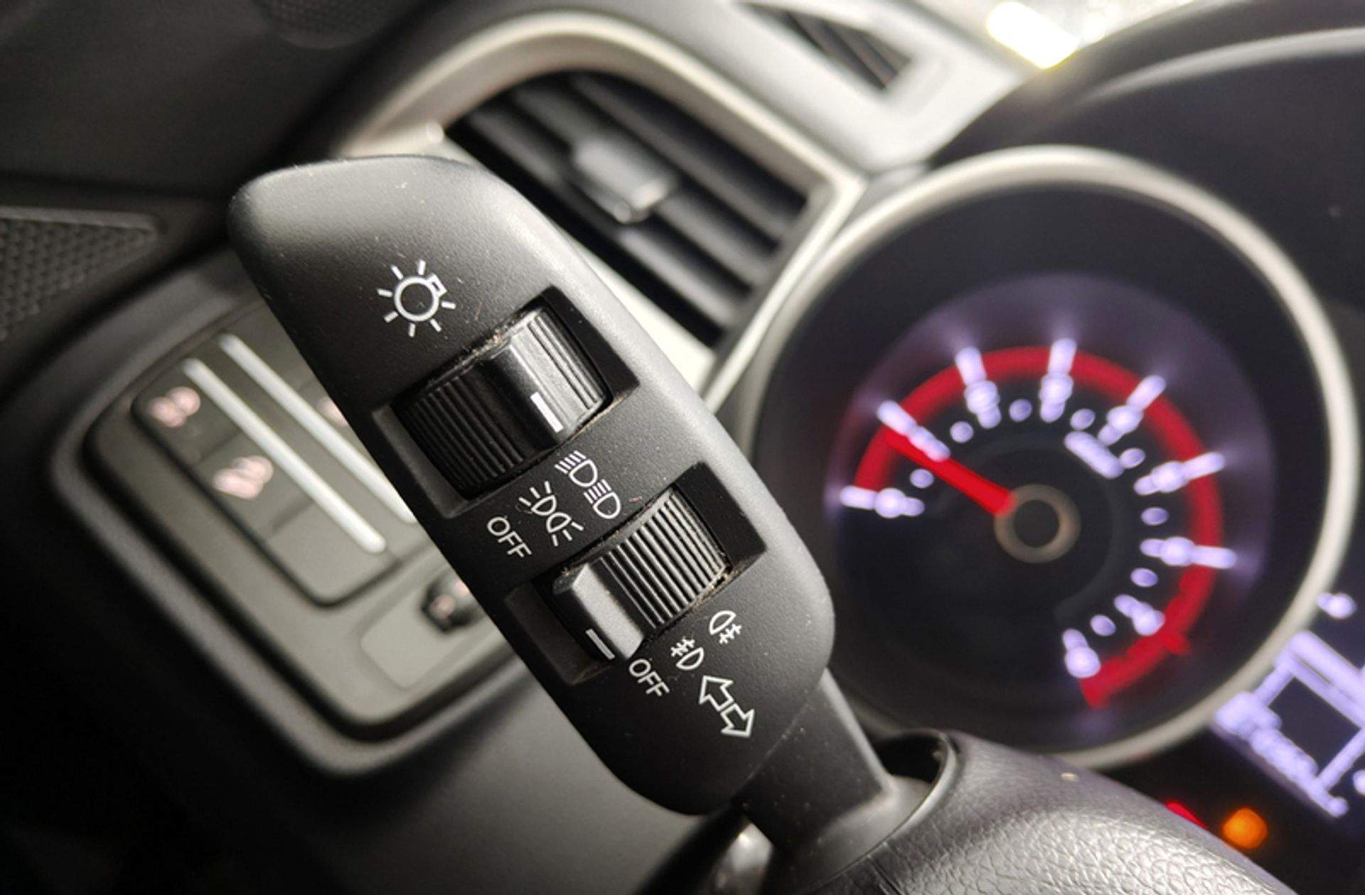 SsangYong Tivoli G16 Limited 4x2 - foto 25