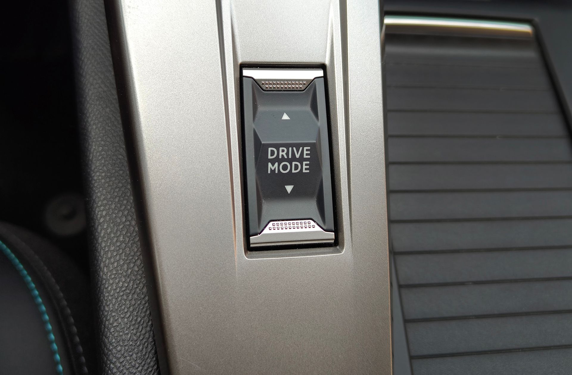 Peugeot 408 Allure Hybrid 145 eDCS6 - foto 16