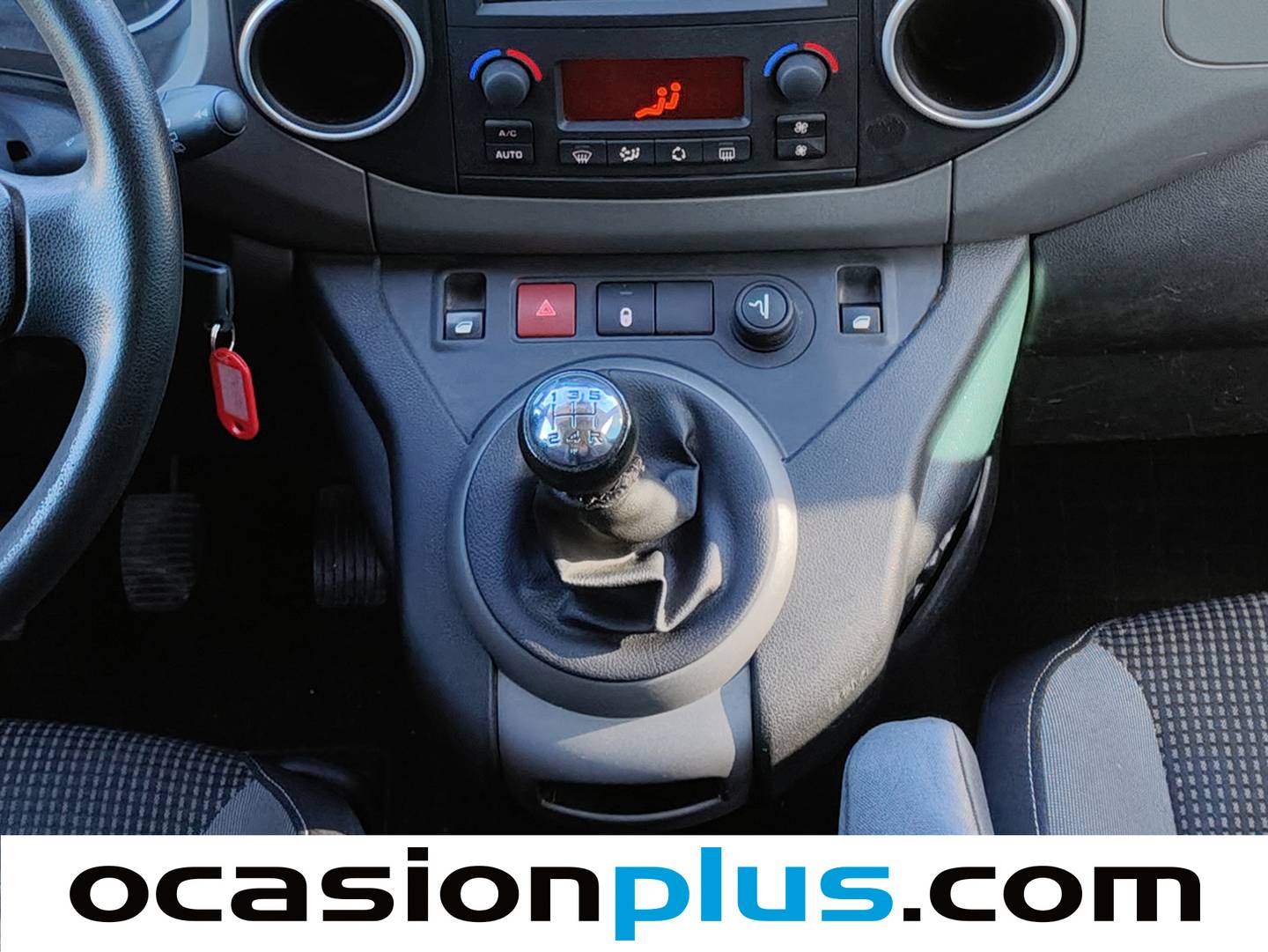 Foto Peugeot Partner Peugeot Partner Tepee 1.6 BlueHDi 100 Outdoor (100 CV)