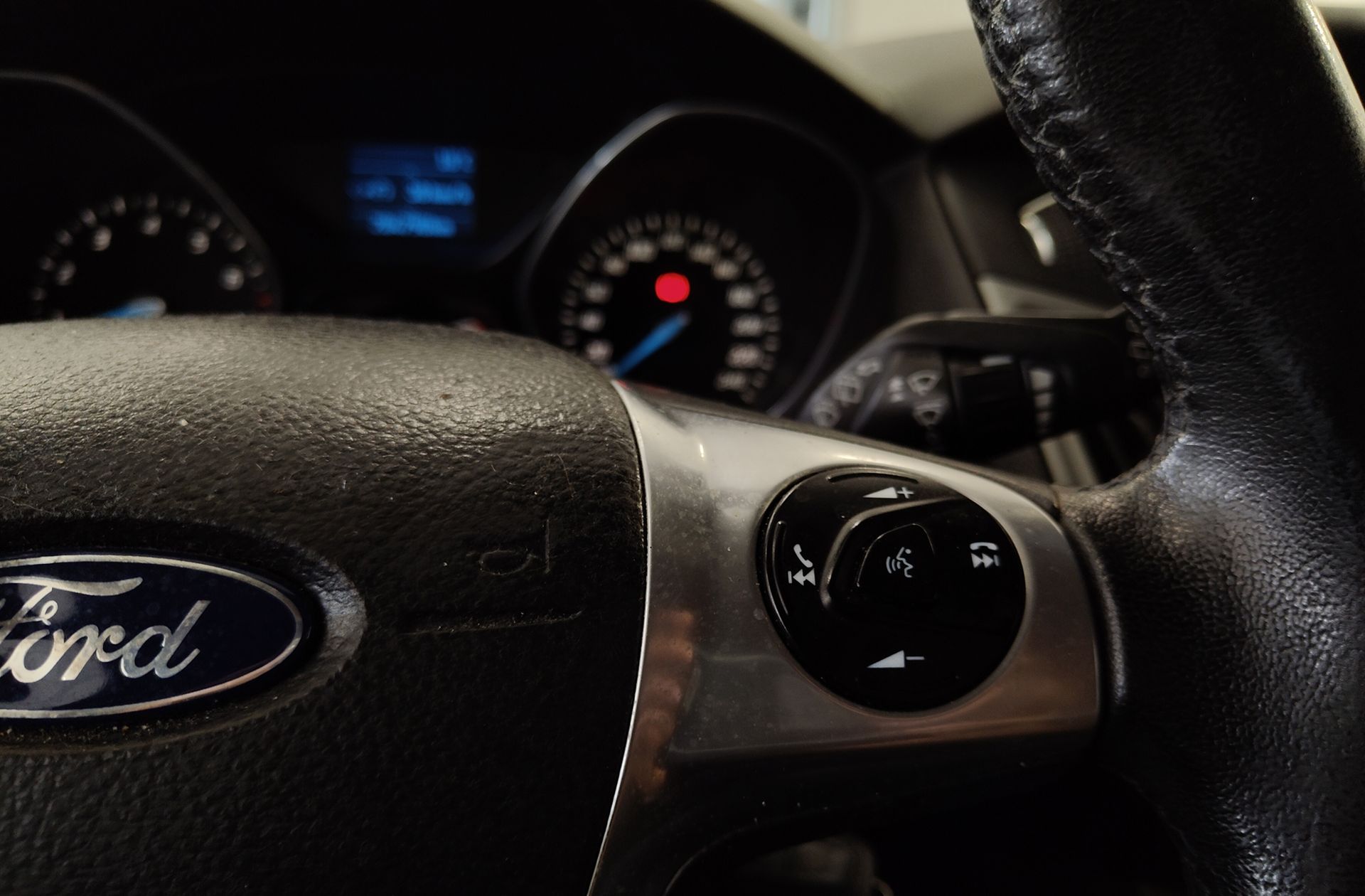 Ford Focus 1.0 EcoBoost Edition - foto 22