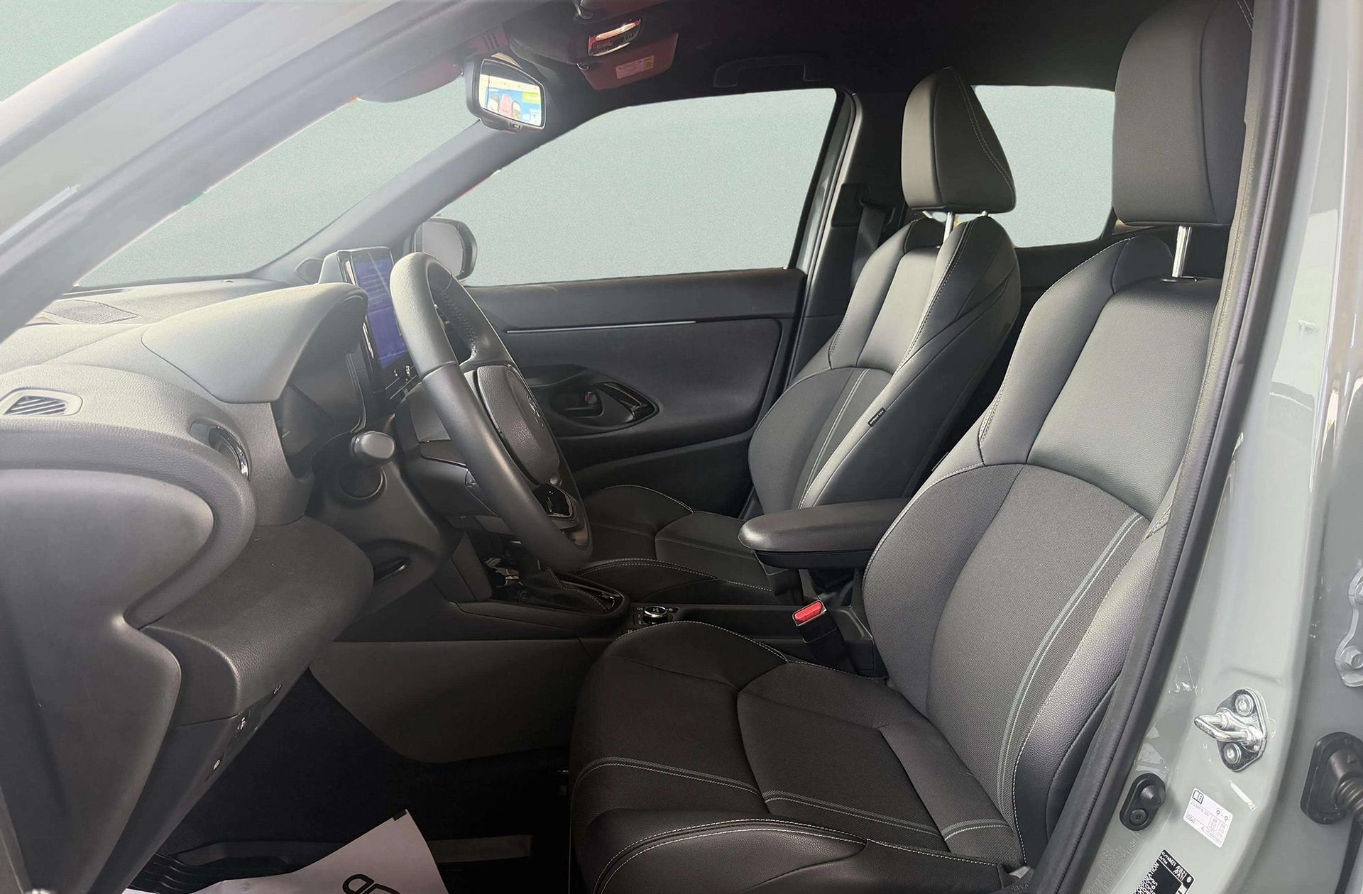 Toyota Yaris Cross 130H Premiere Edition AWD - foto 11