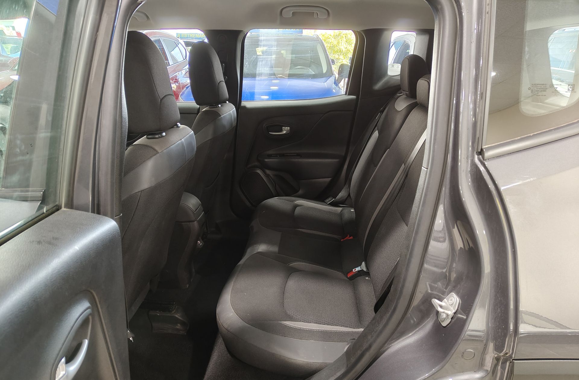 Jeep Renegade eHybrid 1.5 Limited ATX - foto 9