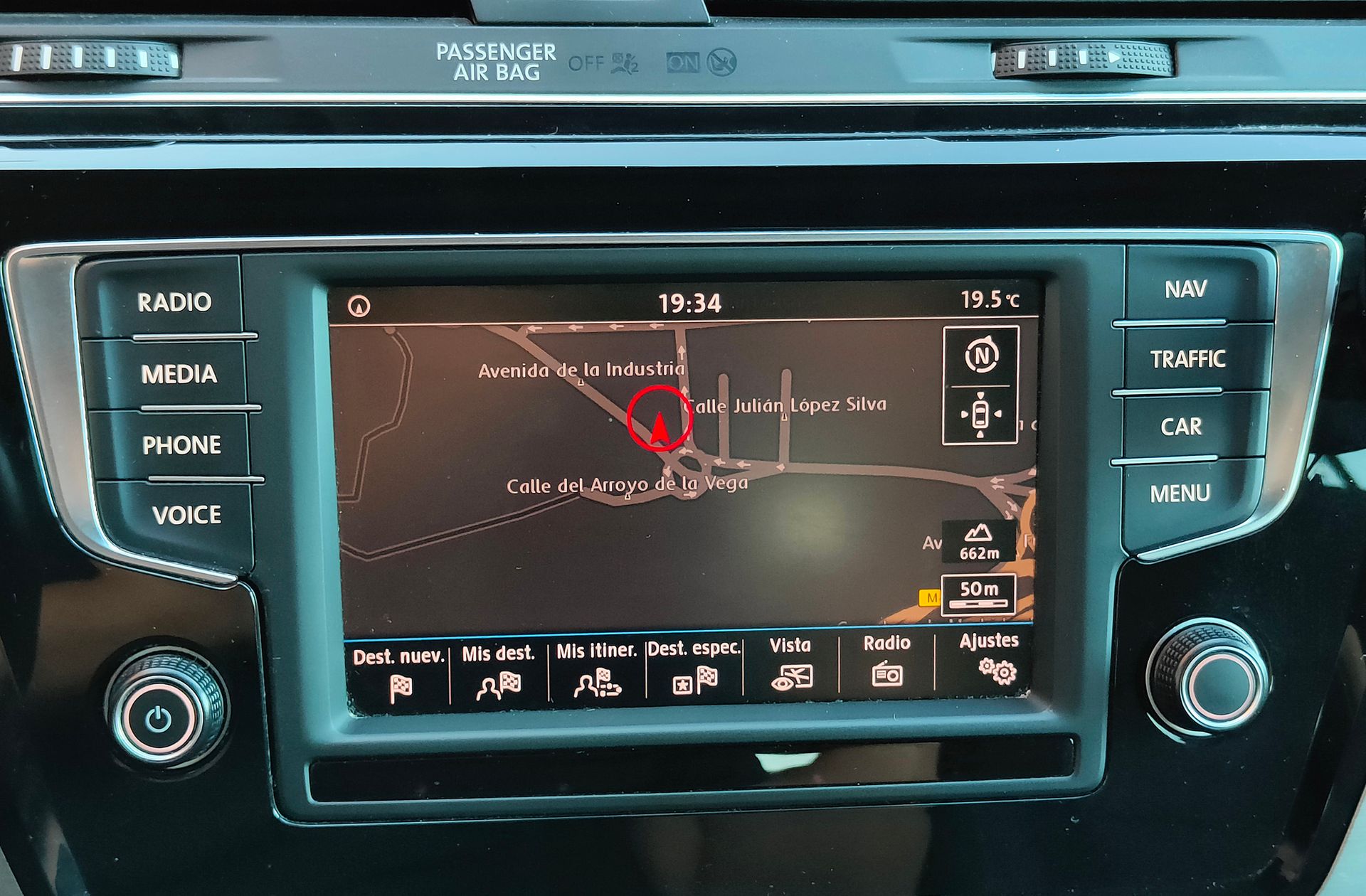 Volkswagen Touran Advance 2.0 TDI - foto 8
