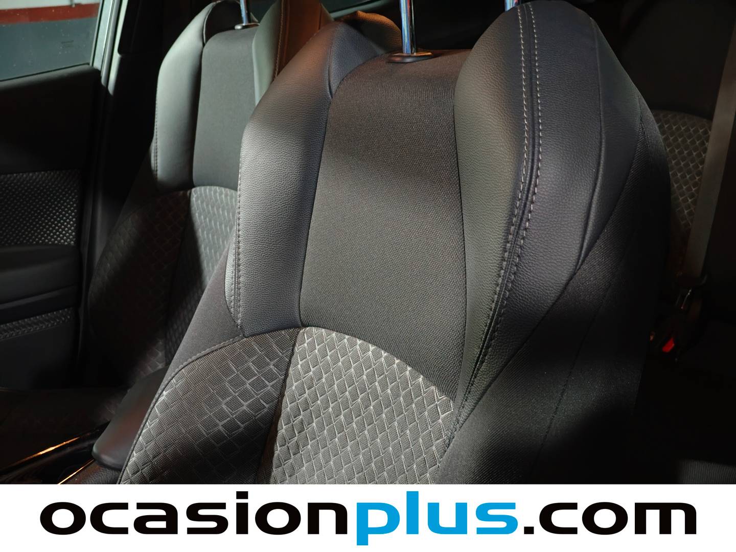 Extras y acabados del Toyota C-HR Toyota C-HR 180H Advance (184 CV)
