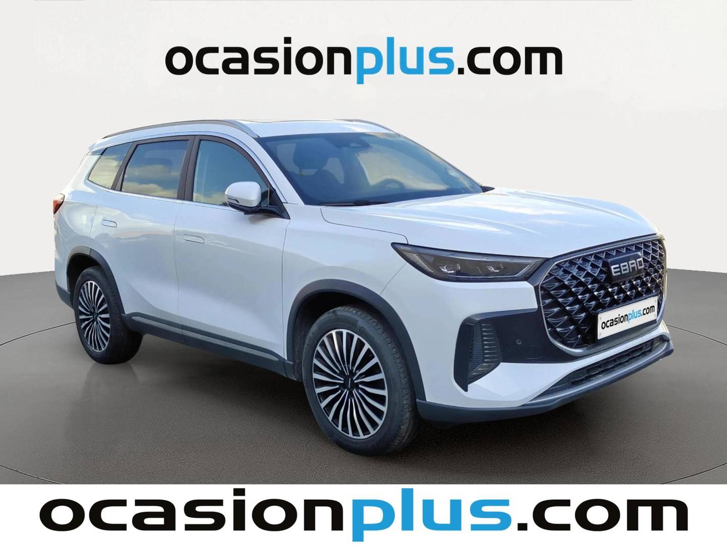 Foto delantera EBRO S800 EBRO S800 1.6 TGDI Luxury DCT (147 CV) 7 Plazas derecha
