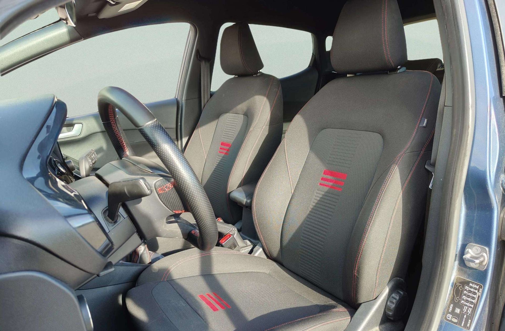 Ford Fiesta 1.0 EcoBoost MHEV ST-Line - foto 11