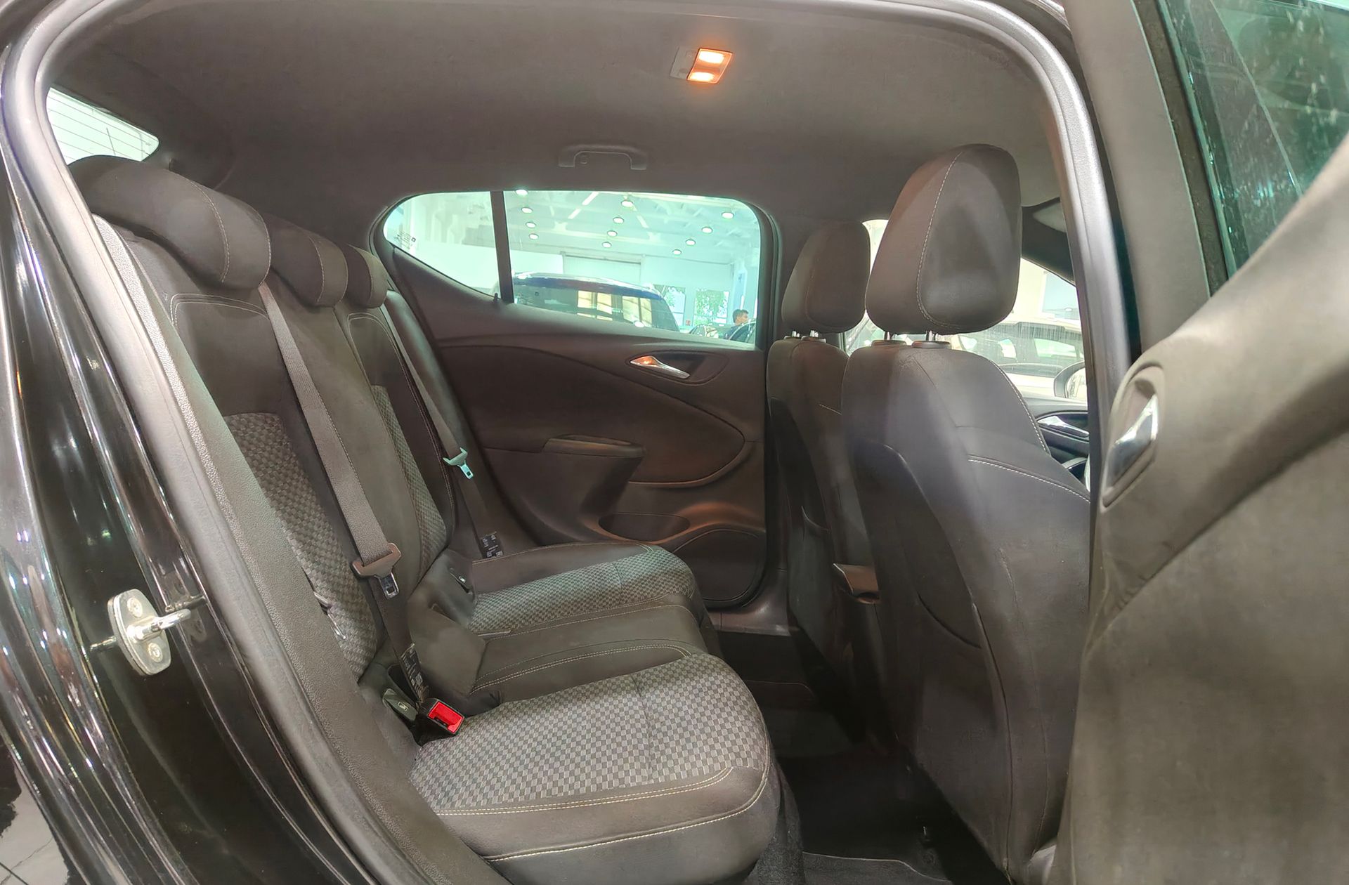 Opel Astra 1.6 Turbo GSi Line - foto 19