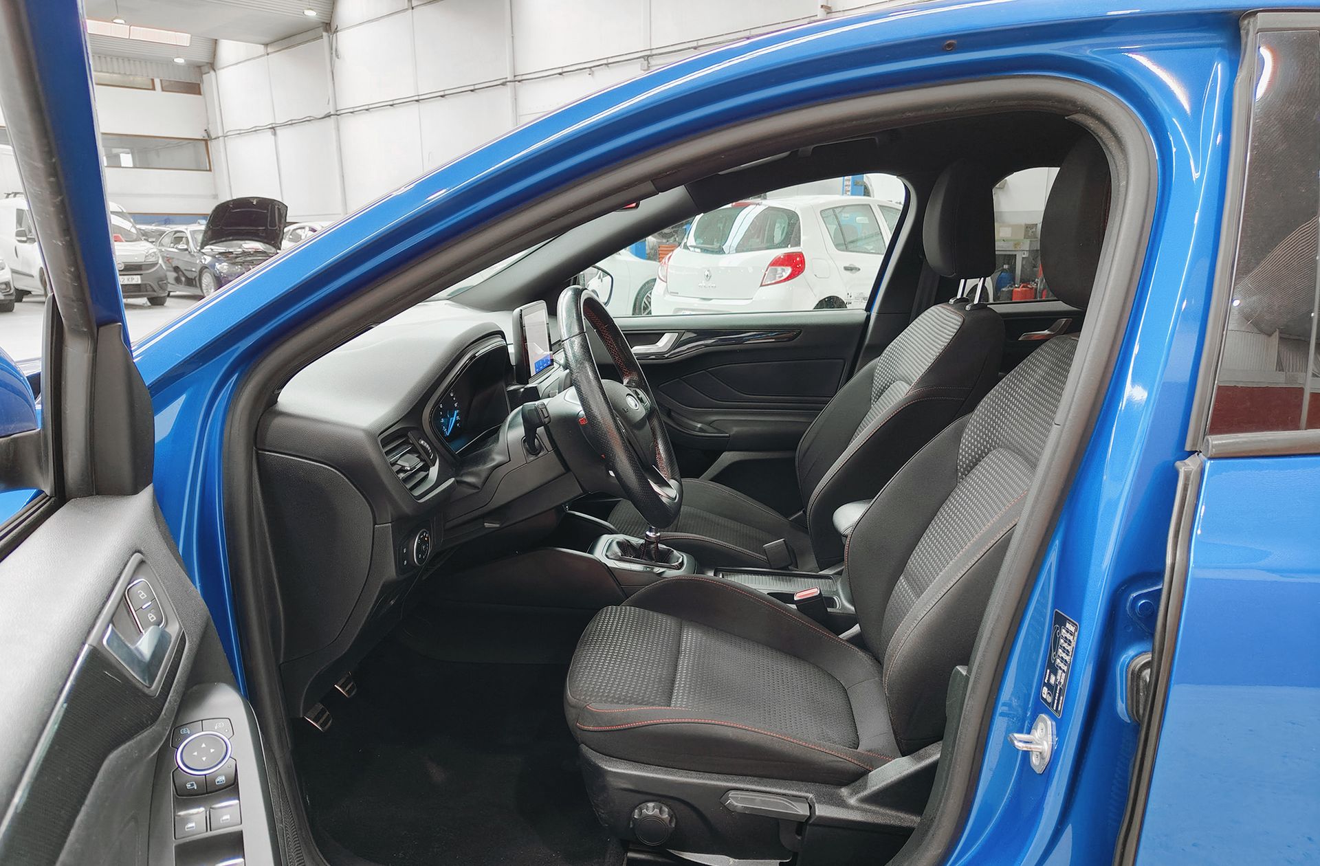 Ford Focus 1.0 EcoBoost ST-Line - foto 11